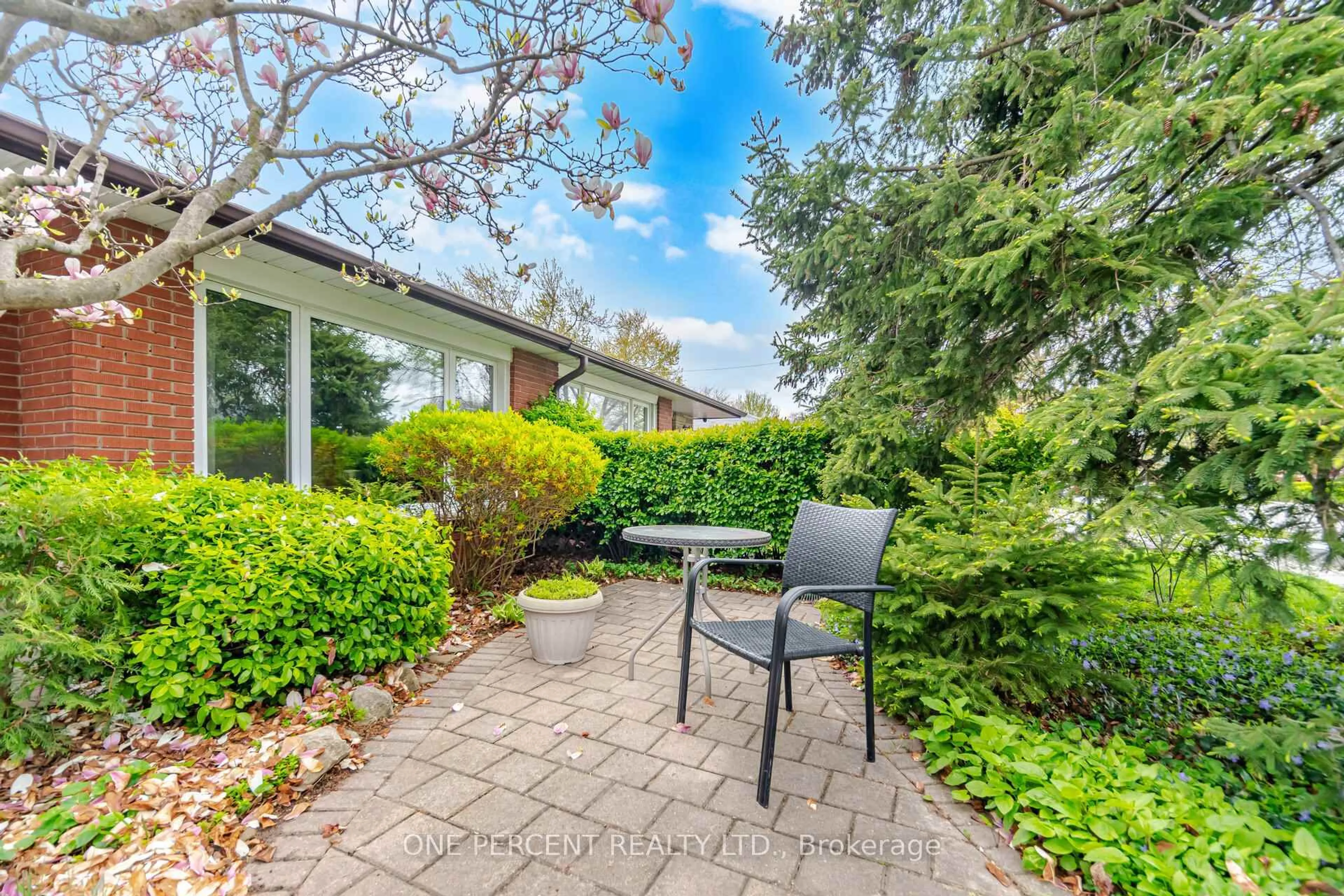 Patio, street for 1968 Carrera Lane, Mississauga Ontario L5J 1C5
