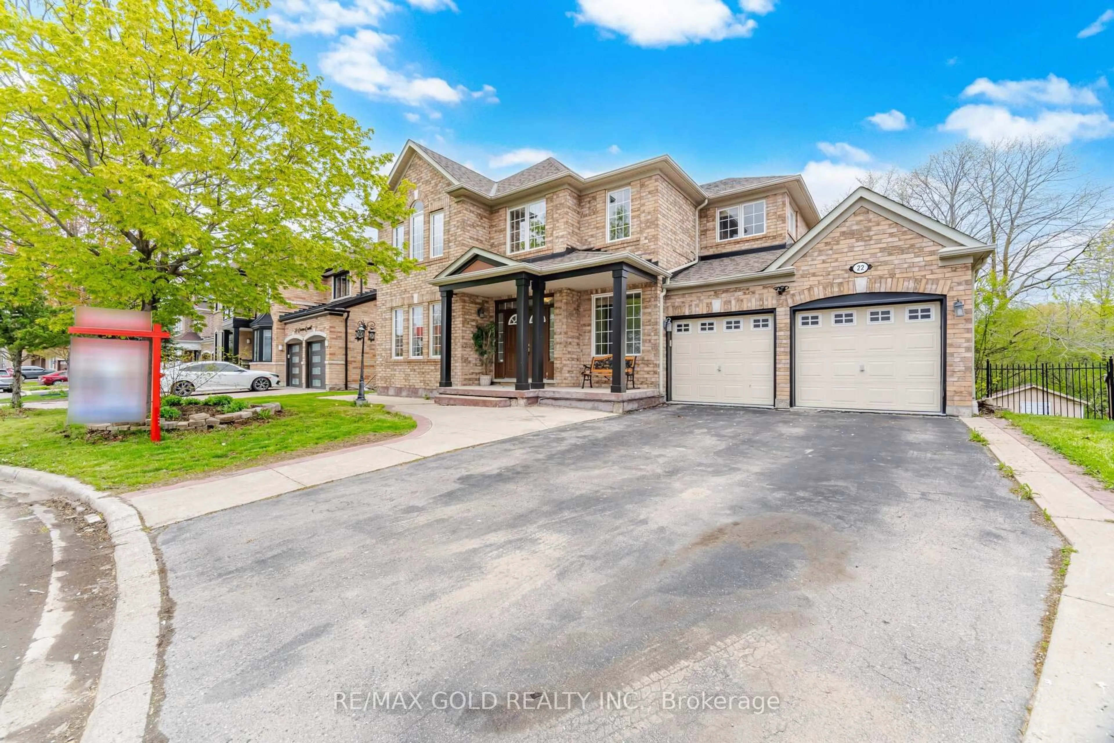 Home with brick exterior material, street for 22 Cosmo Crt, Brampton Ontario L6P 1G2