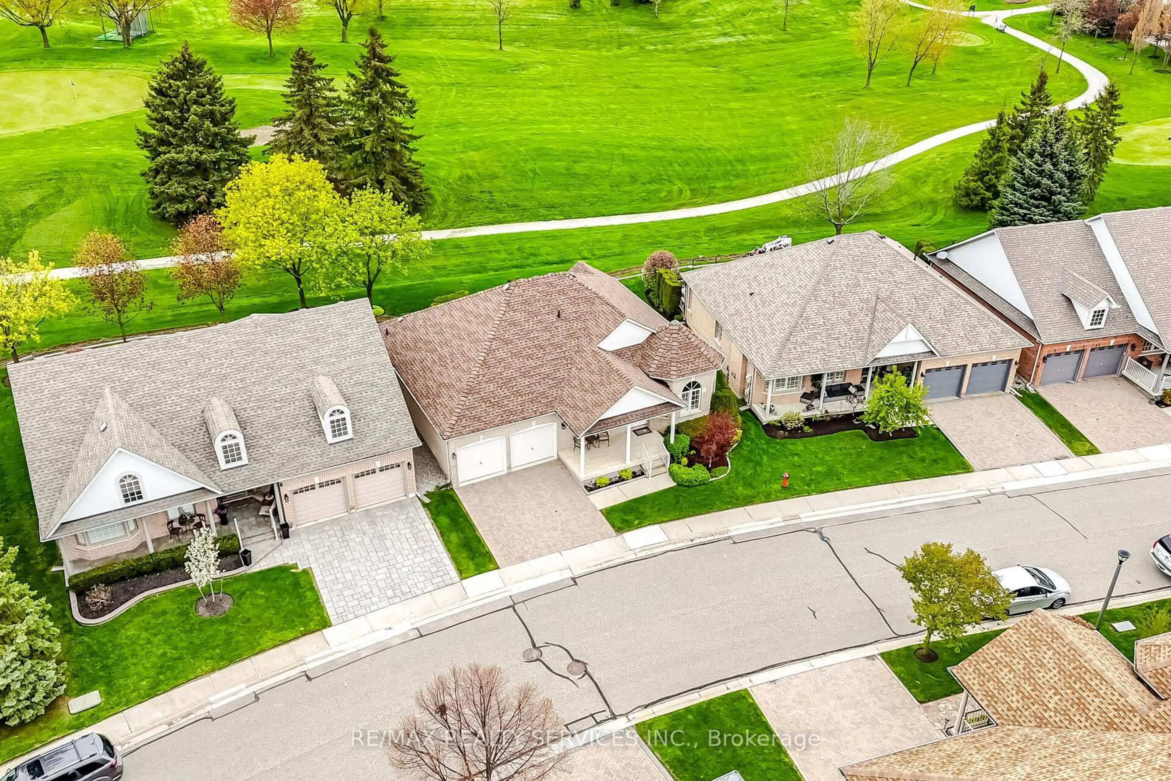 A pic from outside/outdoor area/front of a property/back of a property/a pic from drone, street for 14 Yorkwood Tr, Brampton Ontario L6R 3J3