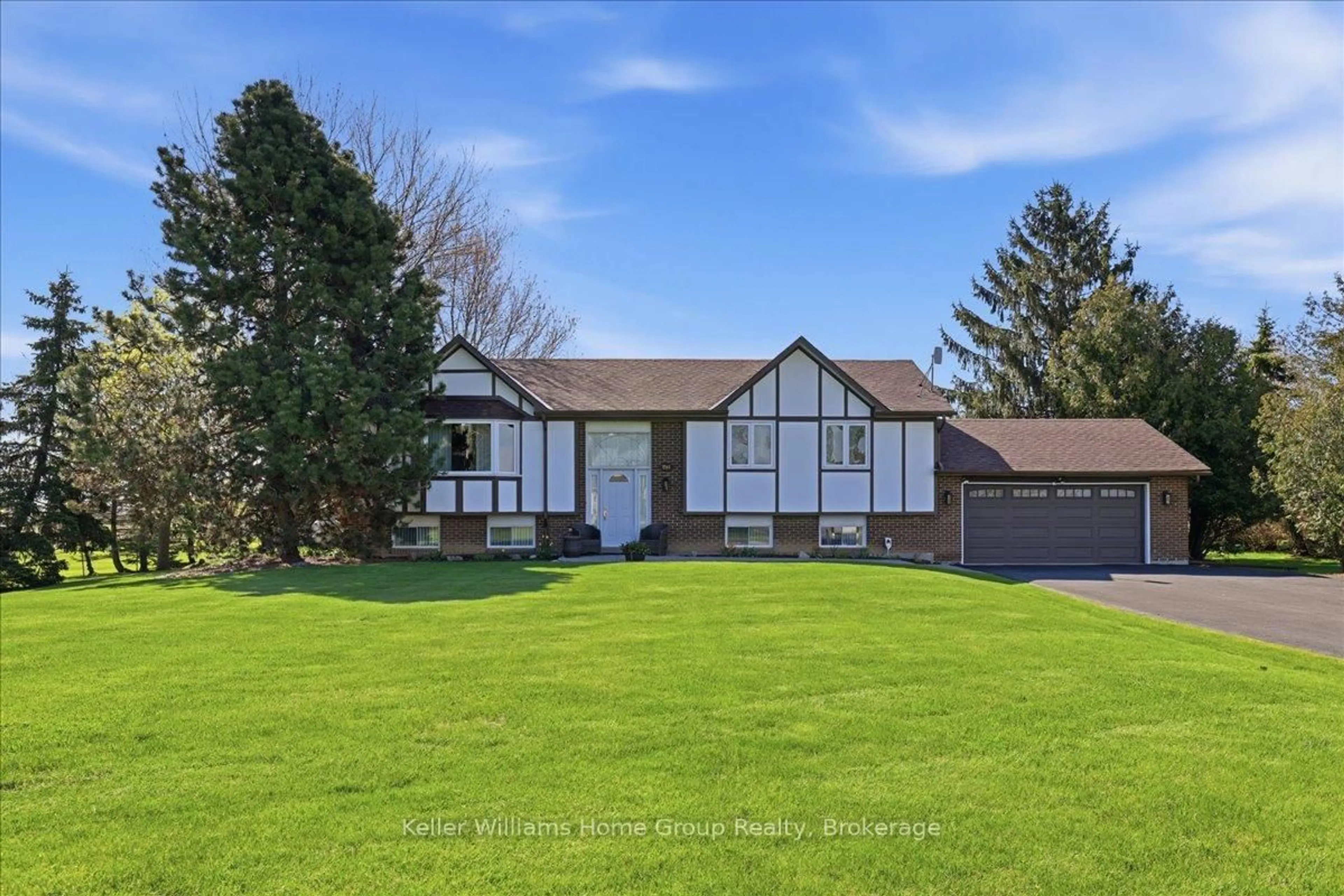 A pic from outside/outdoor area/front of a property/back of a property/a pic from drone, unknown for 1741 Old School Rd, Caledon Ontario L7C 0X5