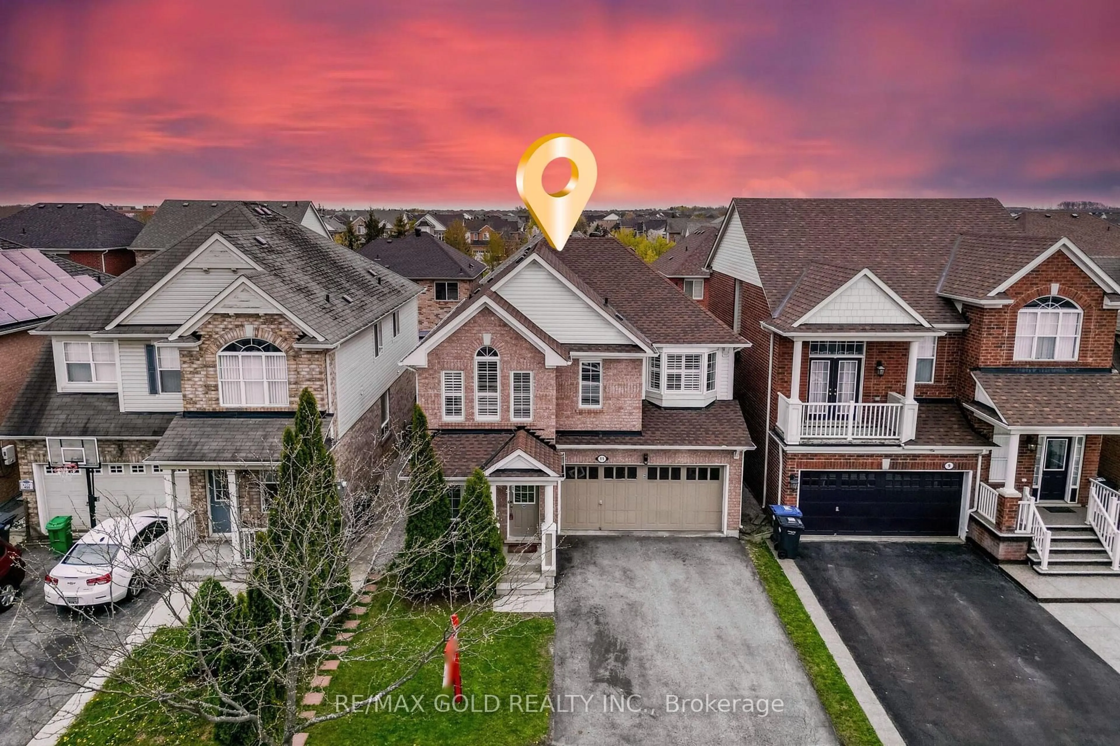 A pic from outside/outdoor area/front of a property/back of a property/a pic from drone, street for 11 Ponymeadow Way, Brampton Ontario L6X 0M2