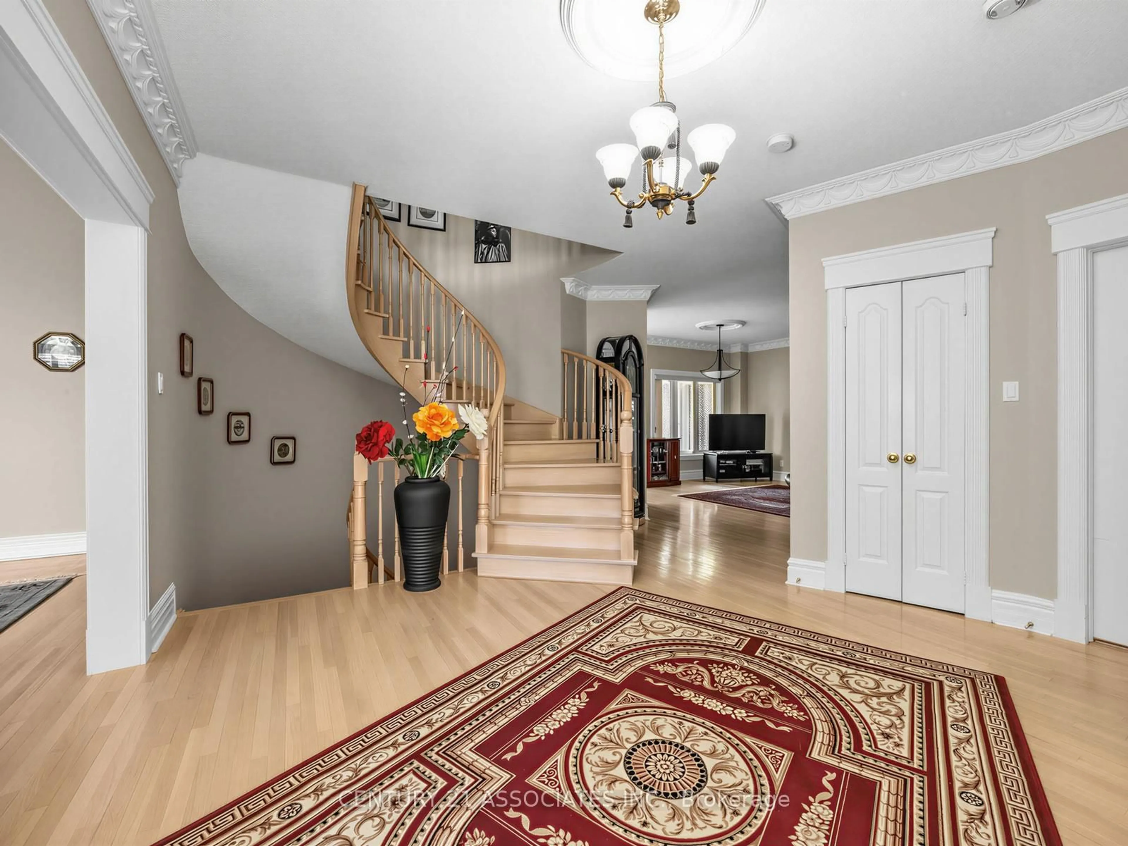 Indoor foyer for 1478 Estes Cres, Mississauga Ontario L5V 1M4