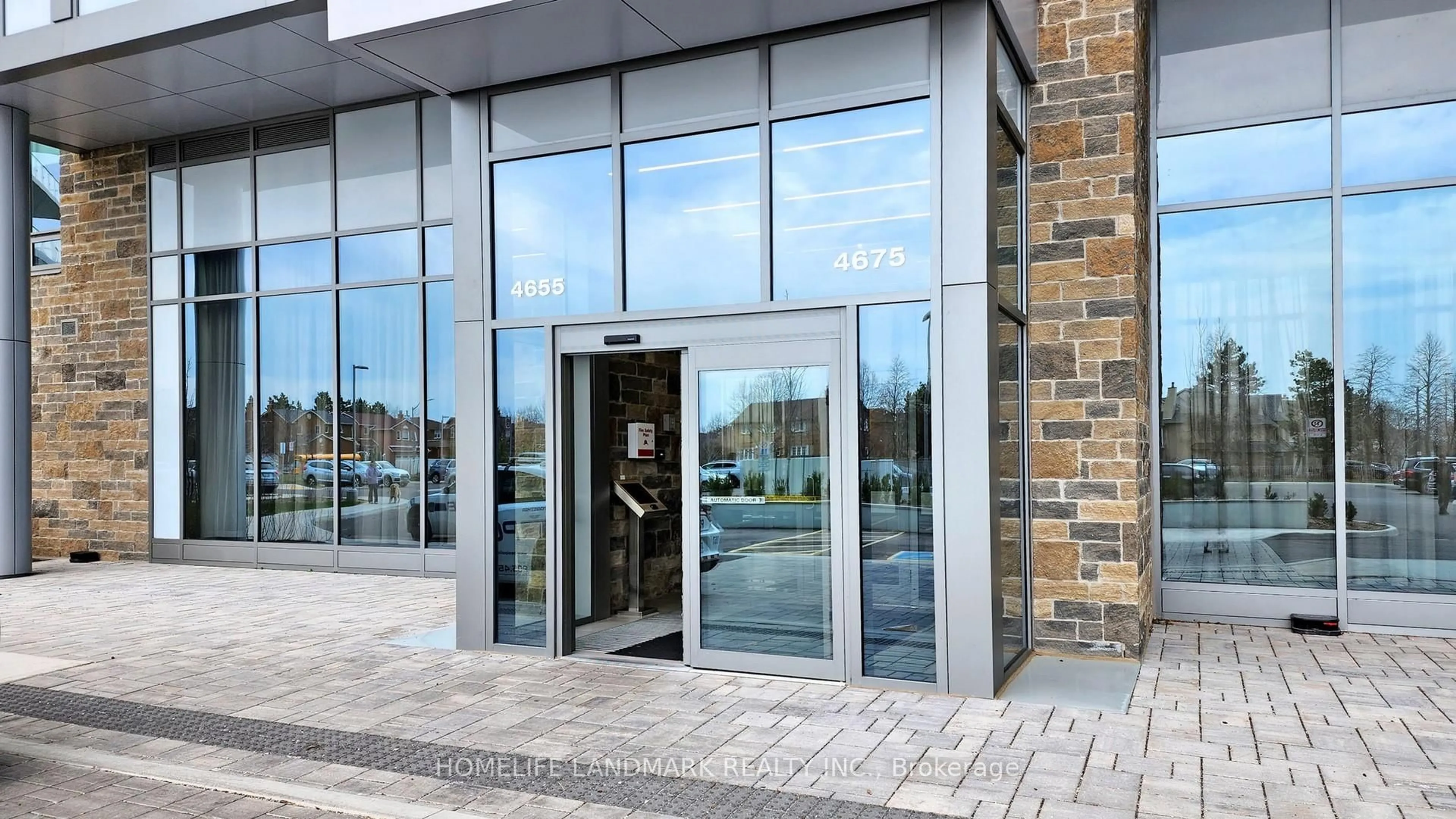 Indoor foyer for 4655 Wetcalfe Ave #1902 B, Mississauga Ontario L5M 0Z7