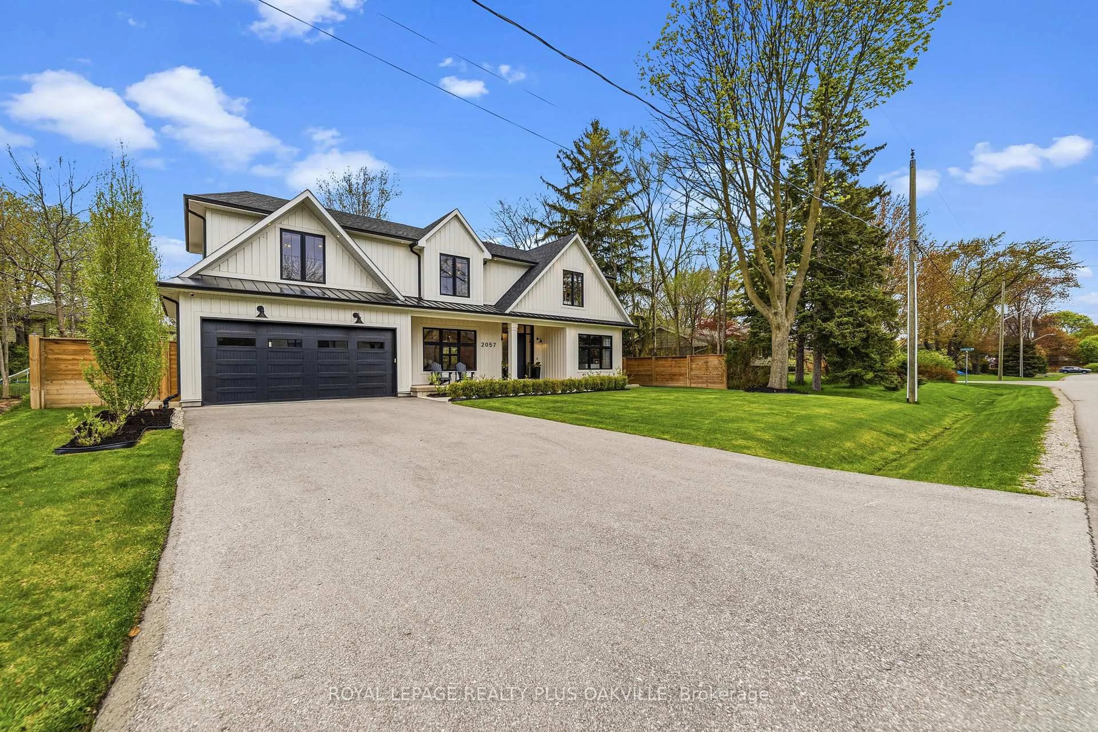 A pic from outside/outdoor area/front of a property/back of a property/a pic from drone, street for 2057 Salvator Blvd, Oakville Ontario L6L 1M9