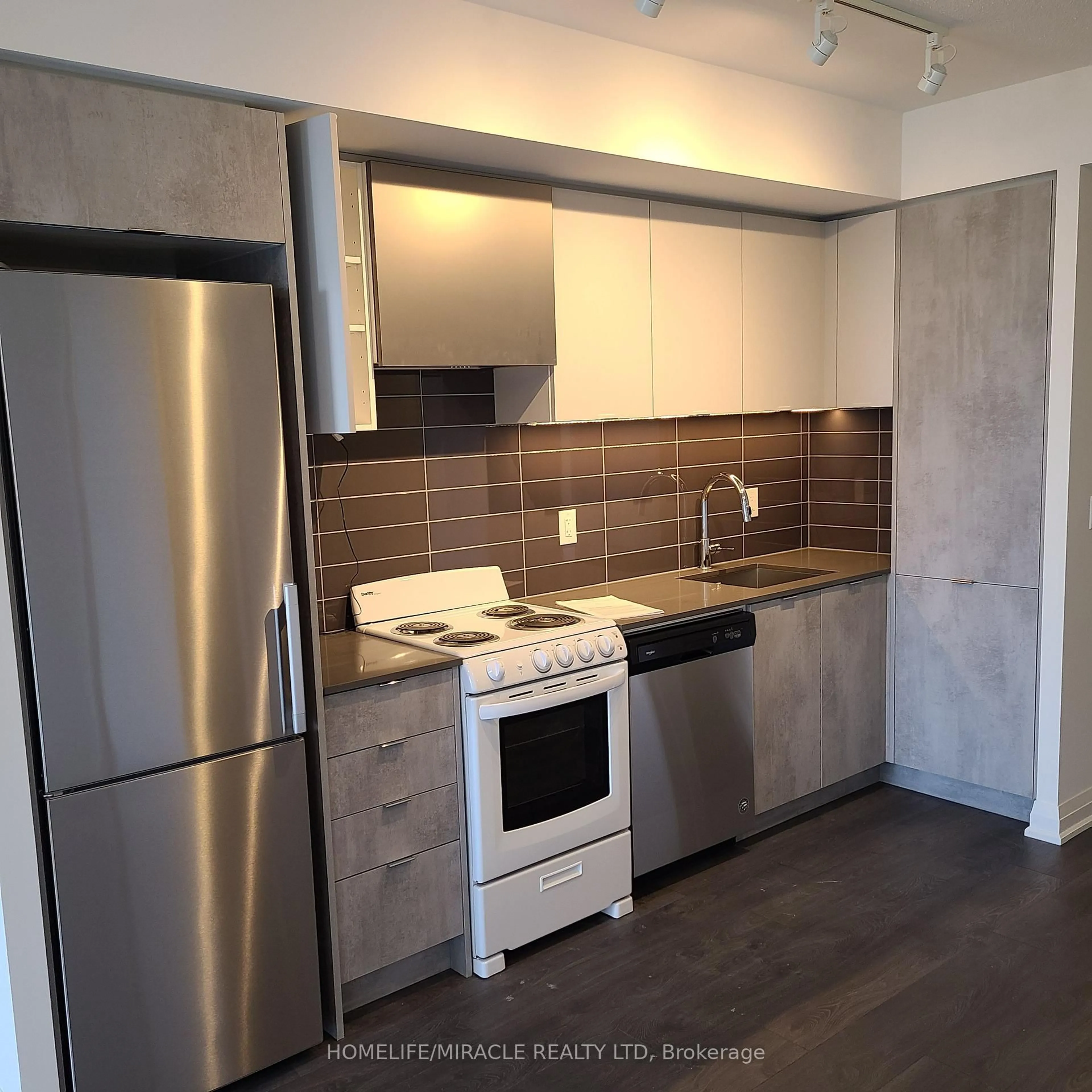 Standard kitchen, unknown for 30 Gibbs Rd #2406, Toronto Ontario M9B 0E4