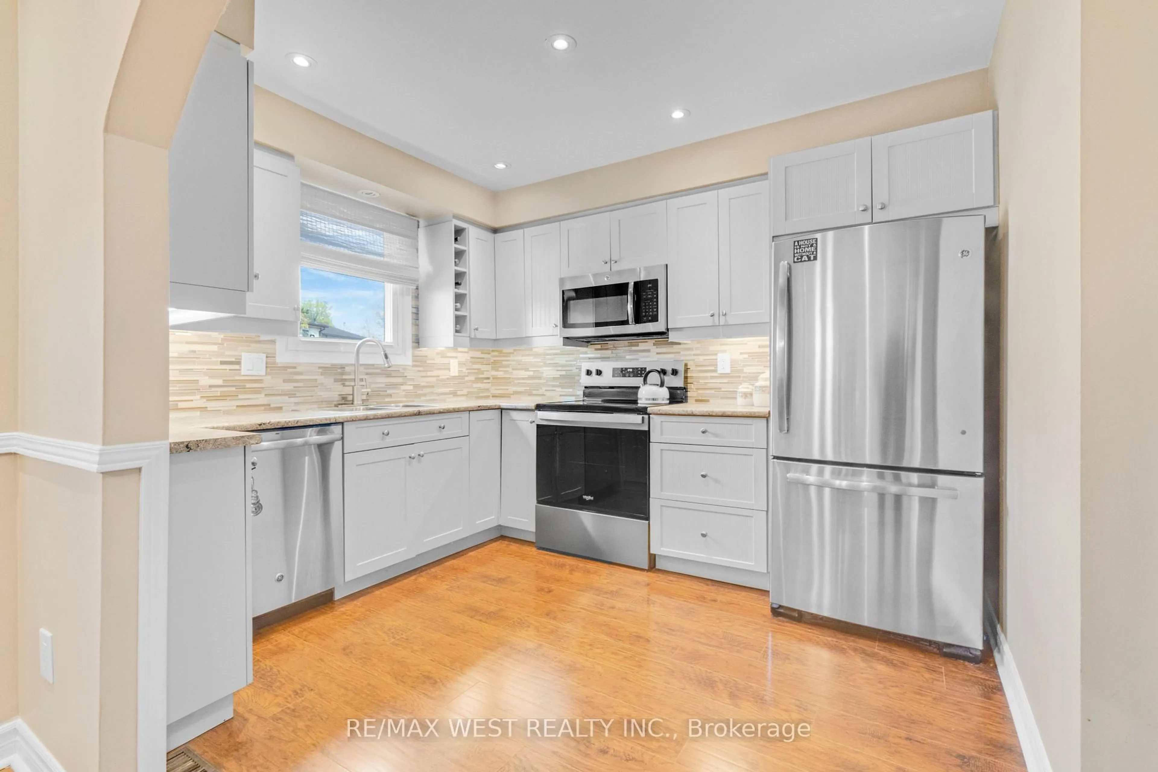Open concept kitchen, ceramic/tile floor for 7340 Copenhagen Rd #24, Mississauga Ontario L5N 2S5