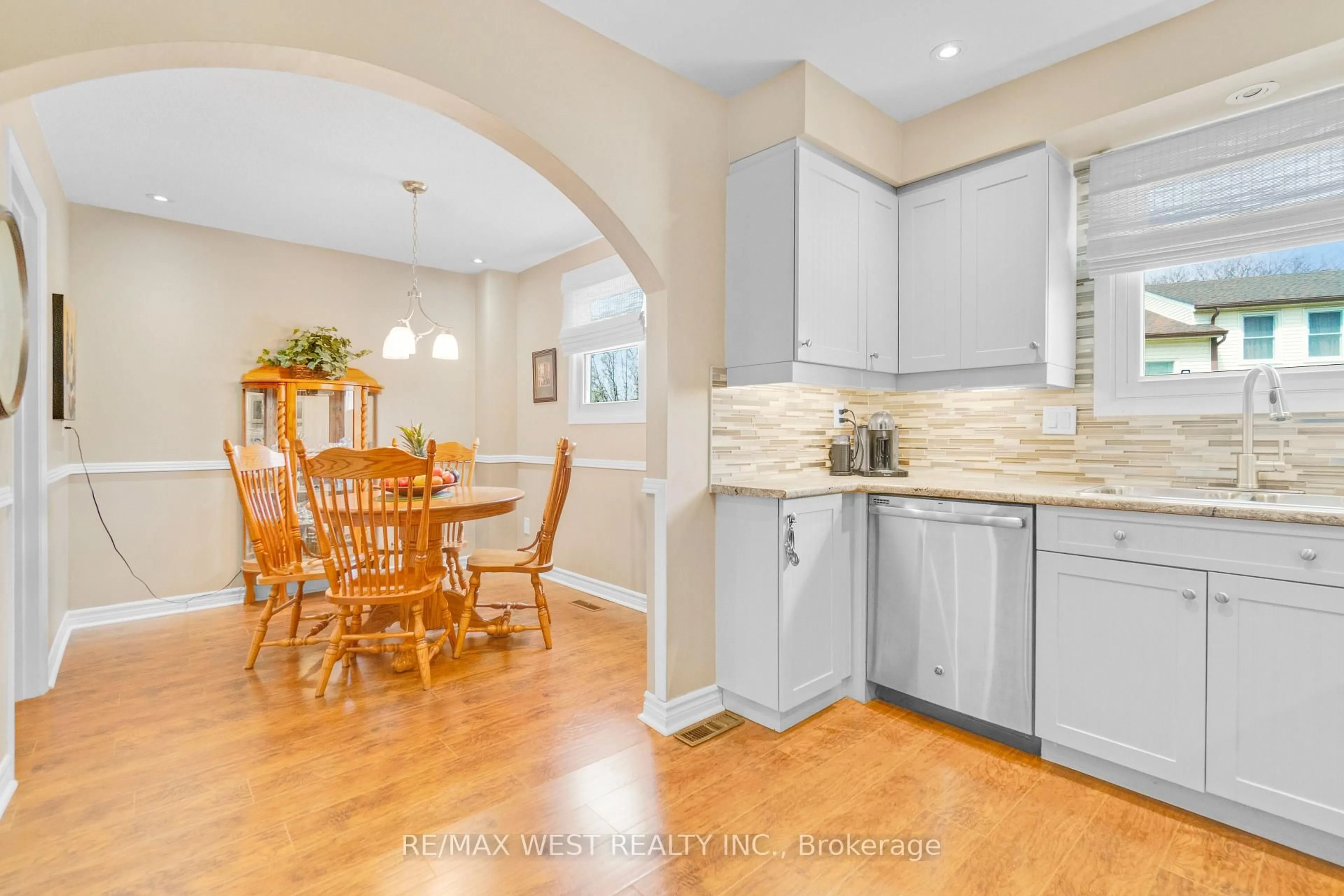 Open concept kitchen, unknown for 7340 Copenhagen Rd #24, Mississauga Ontario L5N 2S5