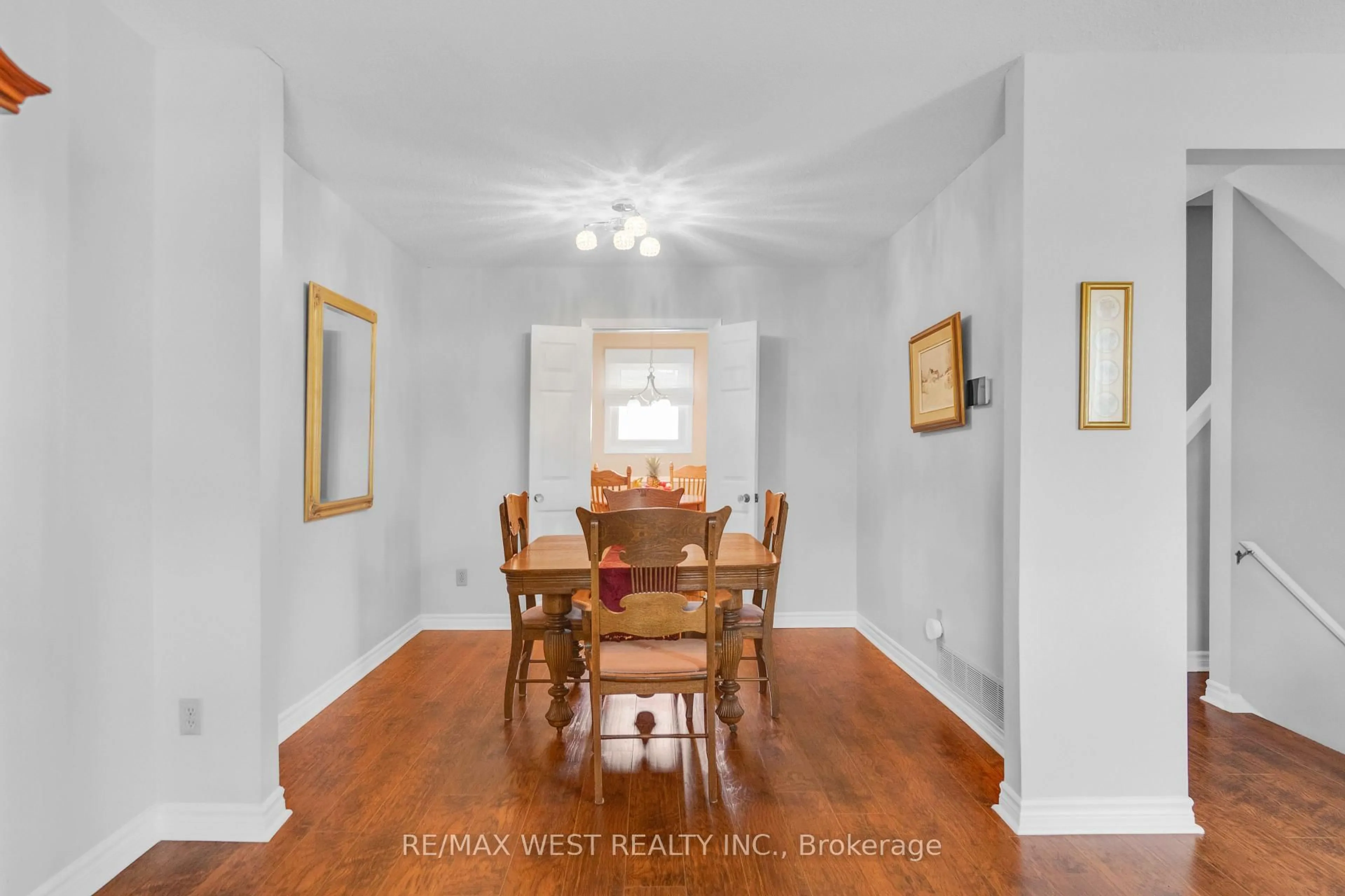 Dining room, wood/laminate floor for 7340 Copenhagen Rd #24, Mississauga Ontario L5N 2S5