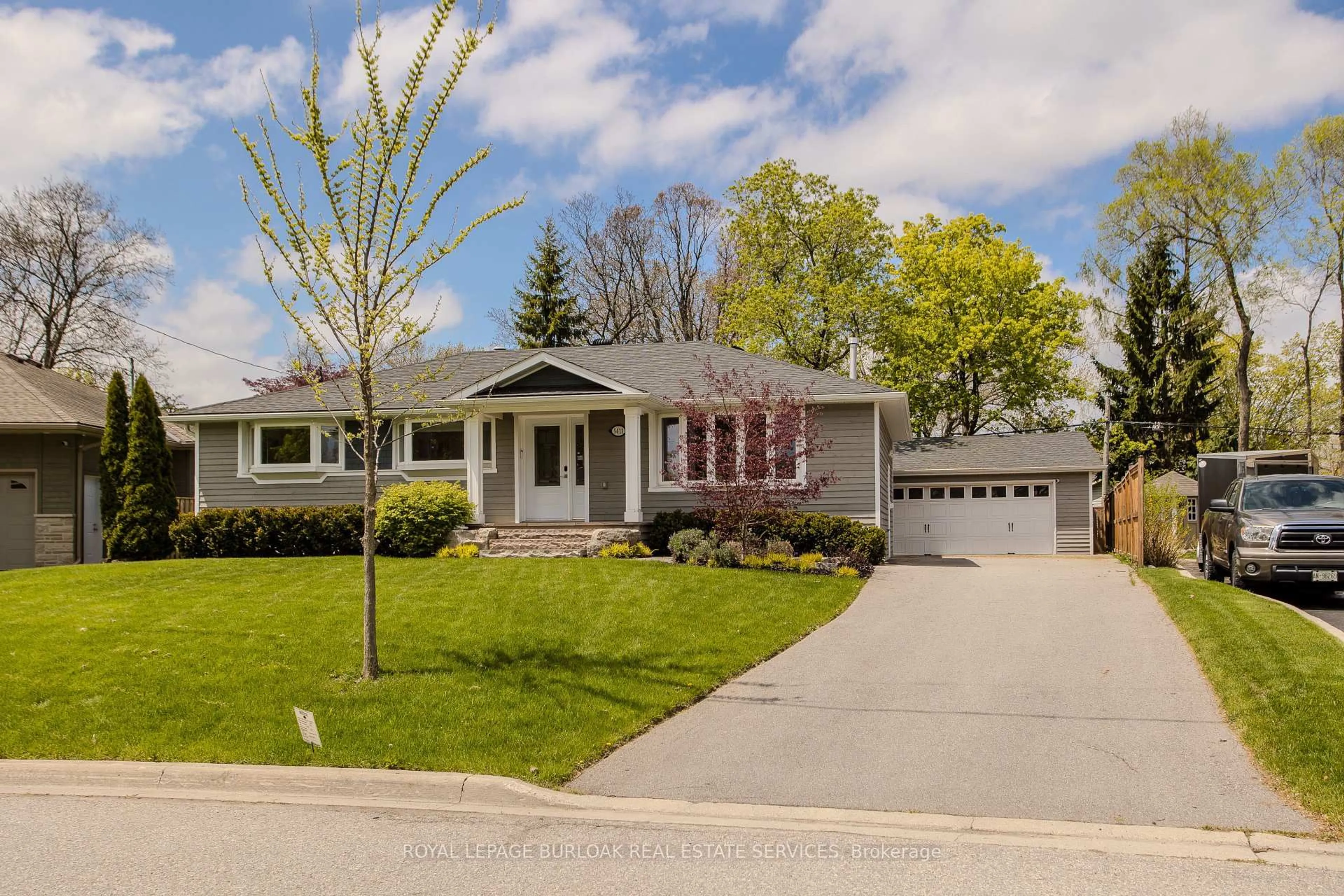 Home with brick exterior material, street for 5411 Cornwall Cres, Burlington Ontario L7L 3K2