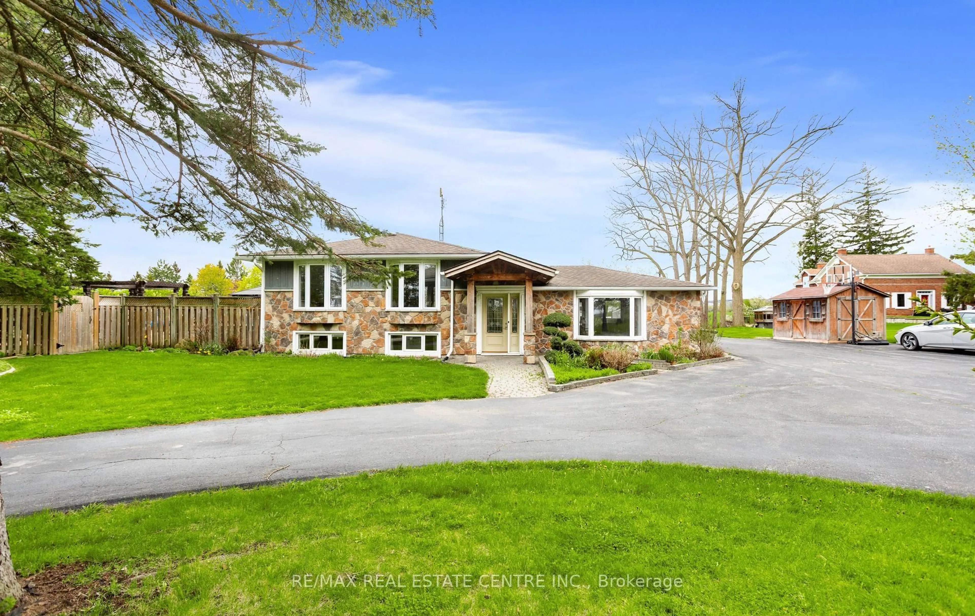 Home with brick exterior material, street for 13450 Heritage Rd, Caledon Ontario L7C 1T4