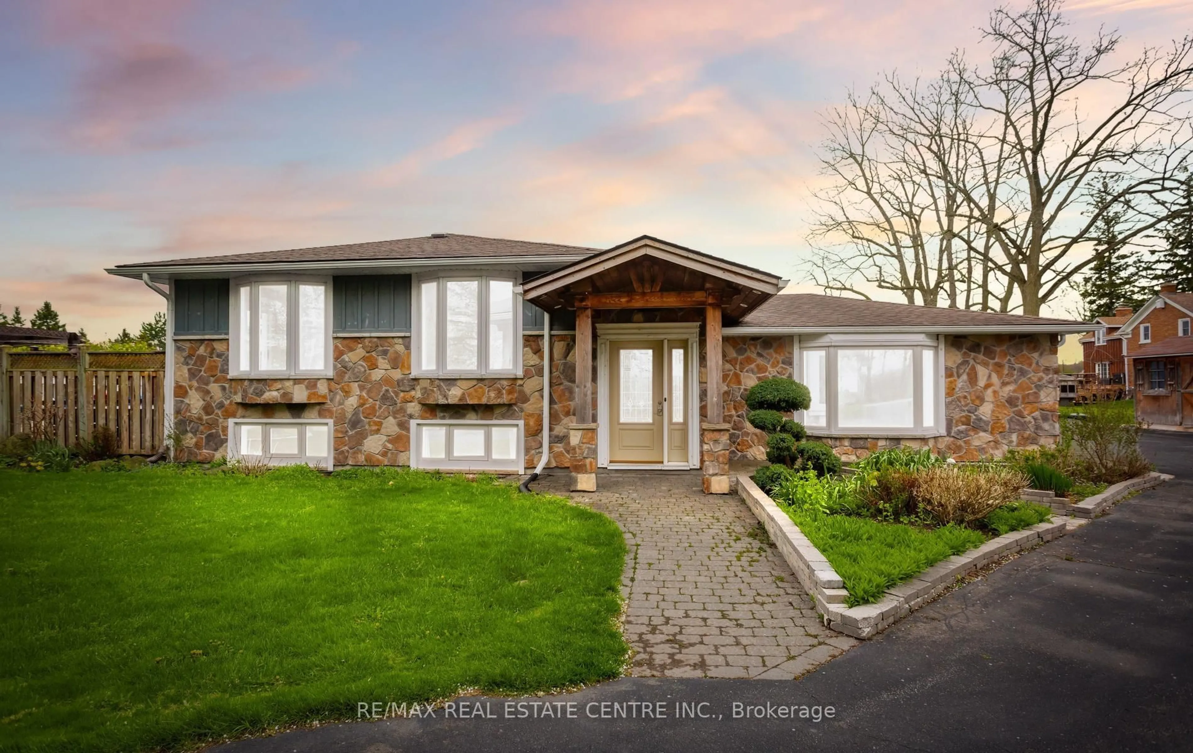 Home with brick exterior material, street for 13450 Heritage Rd, Caledon Ontario L7C 1T4