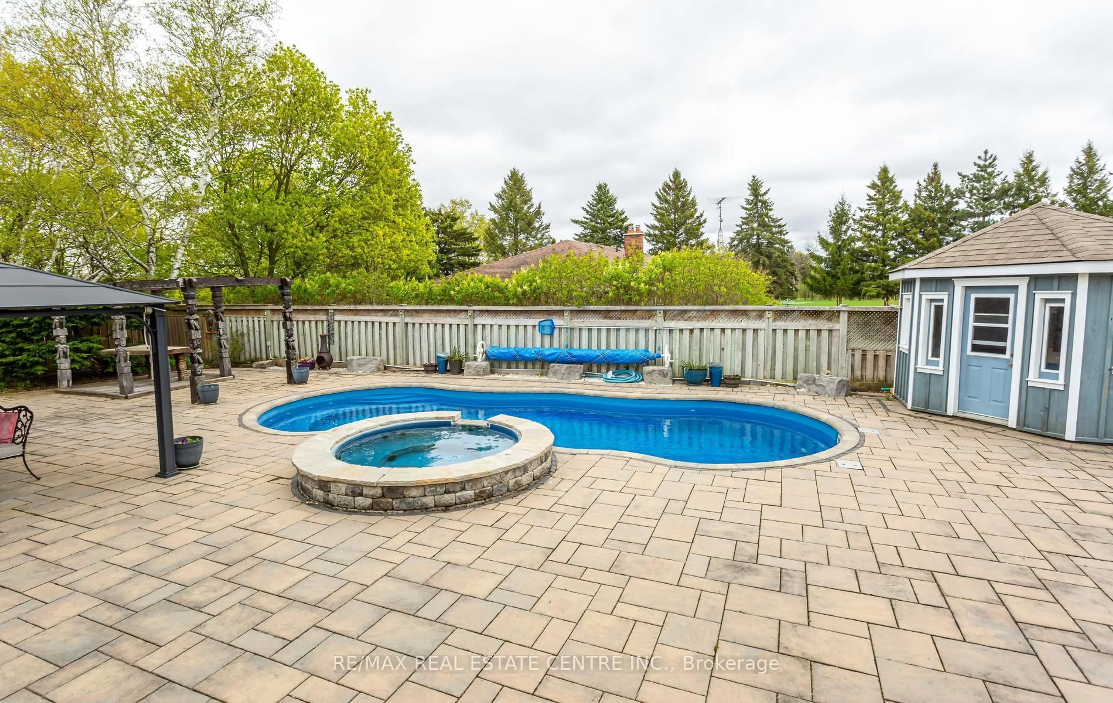 Pool for 13450 Heritage Rd, Caledon Ontario L7C 1T4