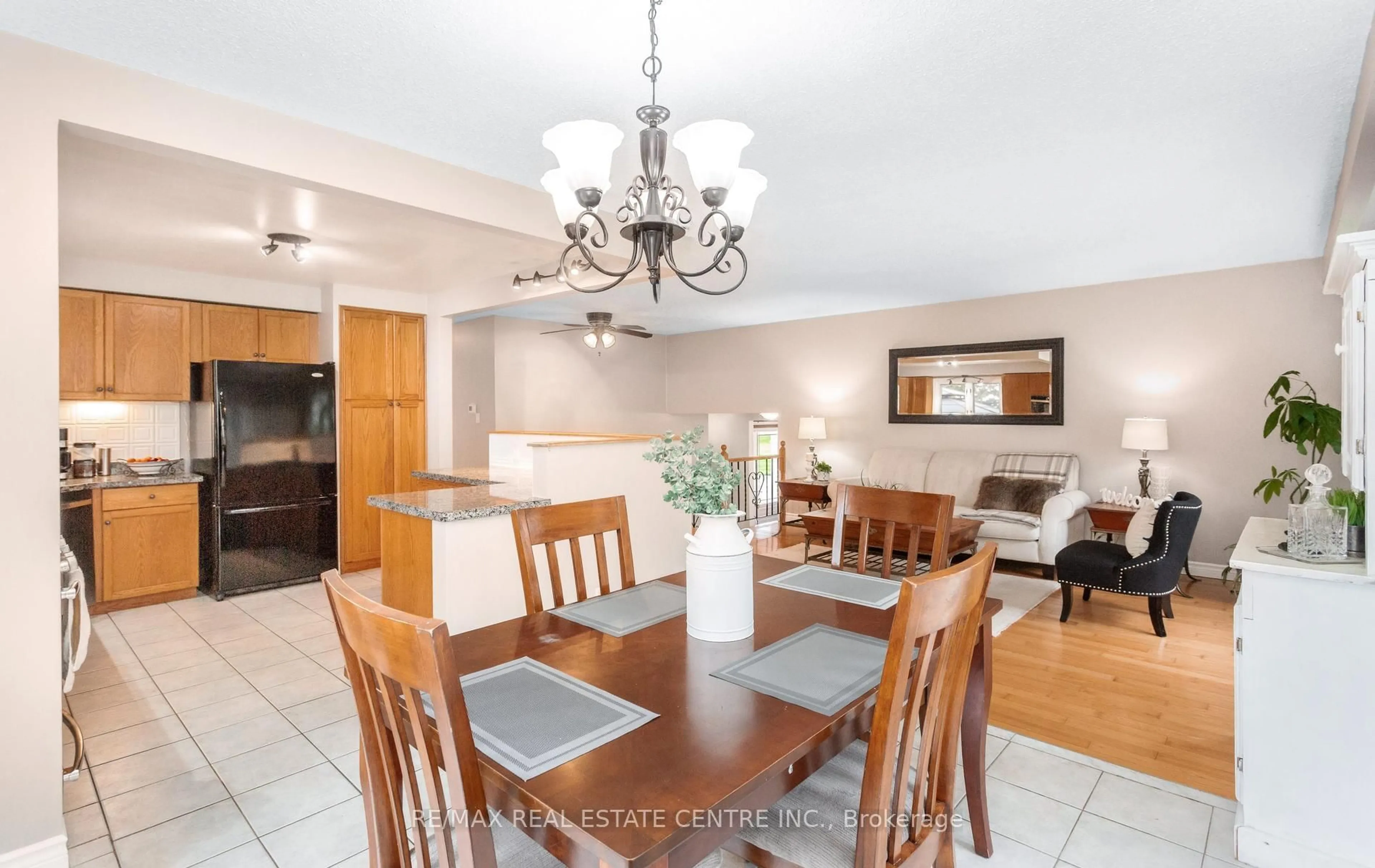 Dining room, ceramic/tile floor for 13450 Heritage Rd, Caledon Ontario L7C 1T4