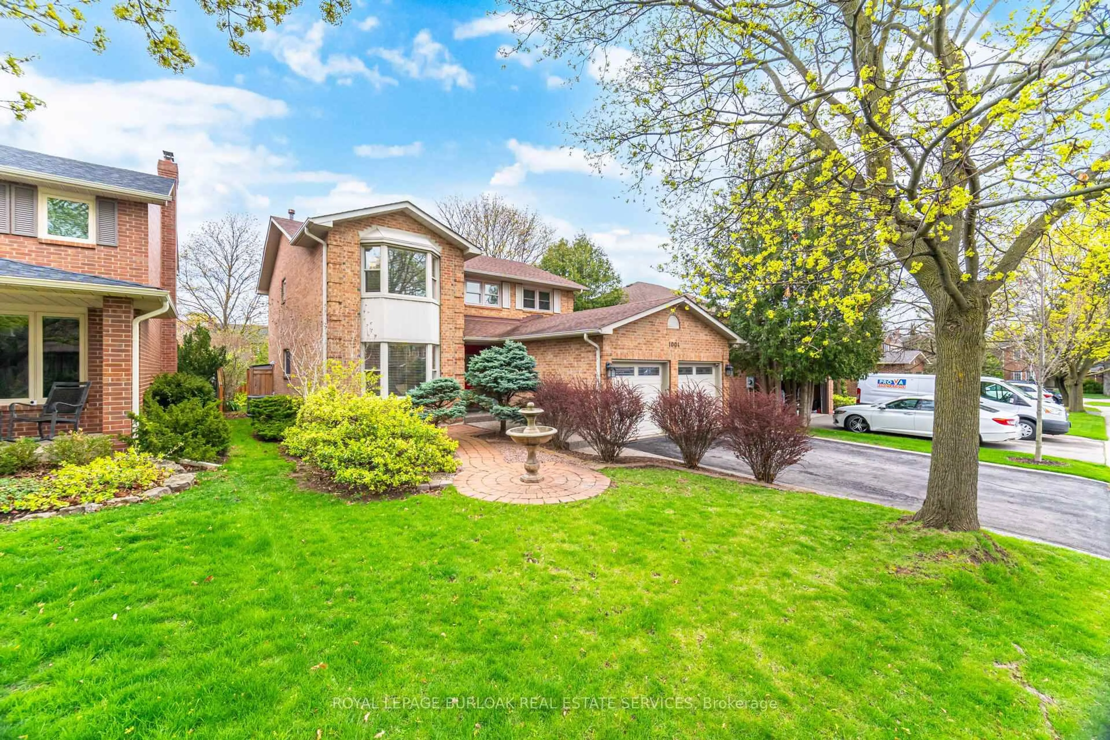 Home with brick exterior material, street for 1004 Roxborough Dr, Oakville Ontario L6M 1E3