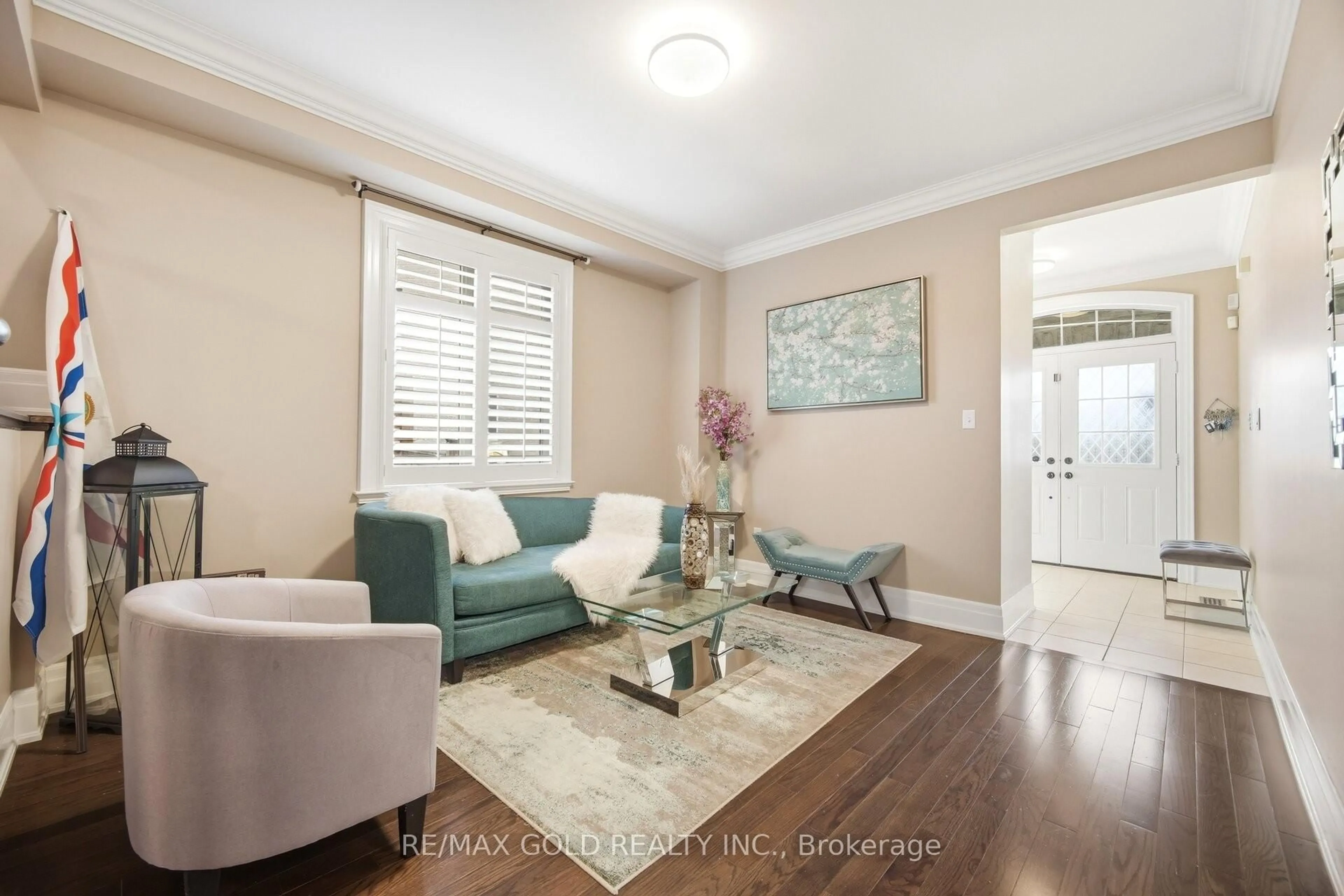 Living room with furniture, unknown for 23 Mission Ridge Tr, Brampton Ontario L6P 3A2