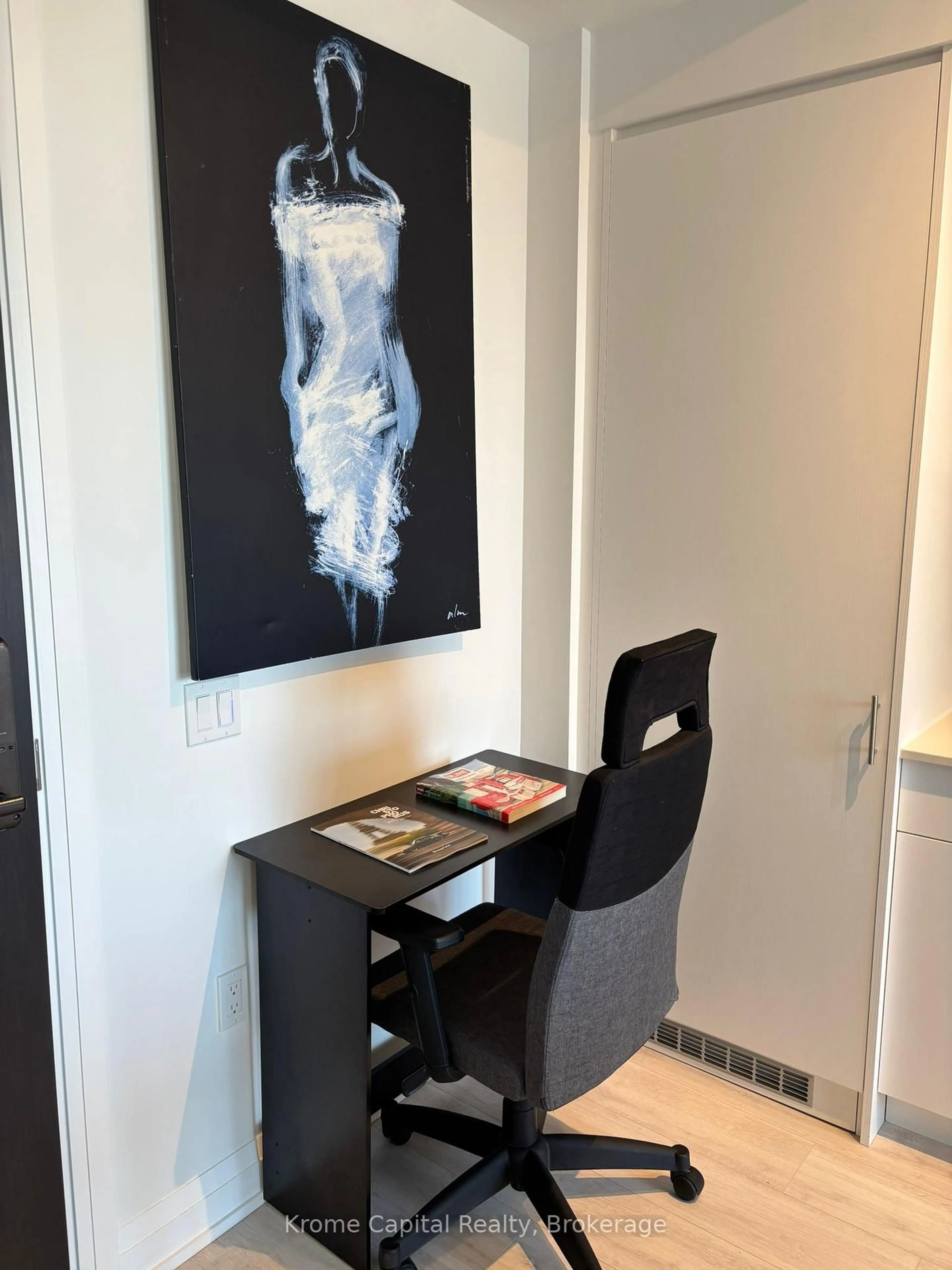A pic of a room for 412 Silver Maple Rd #211, Oakville Ontario L6H 7X8