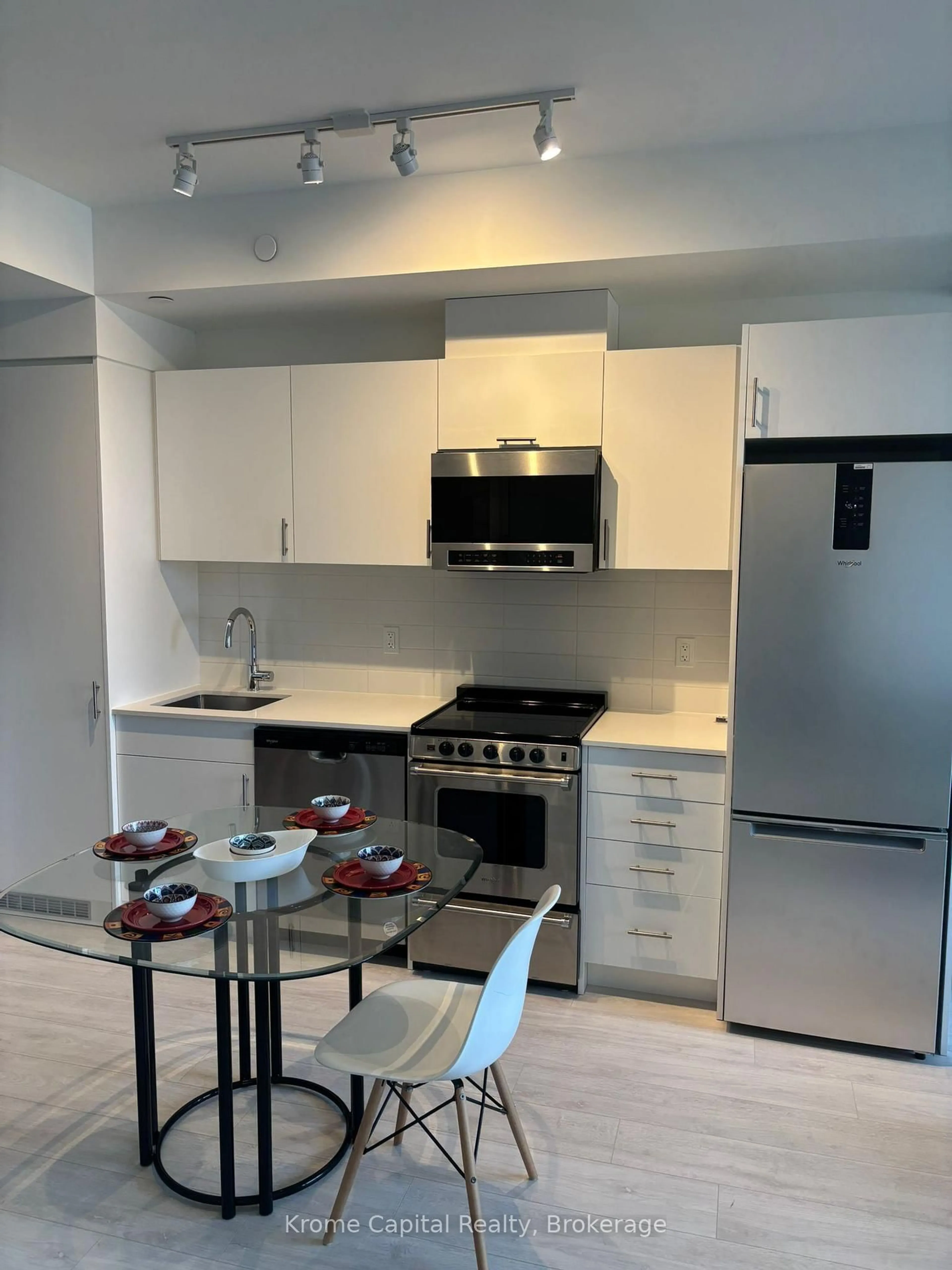Standard kitchen, unknown for 412 Silver Maple Rd #211, Oakville Ontario L6H 7X8