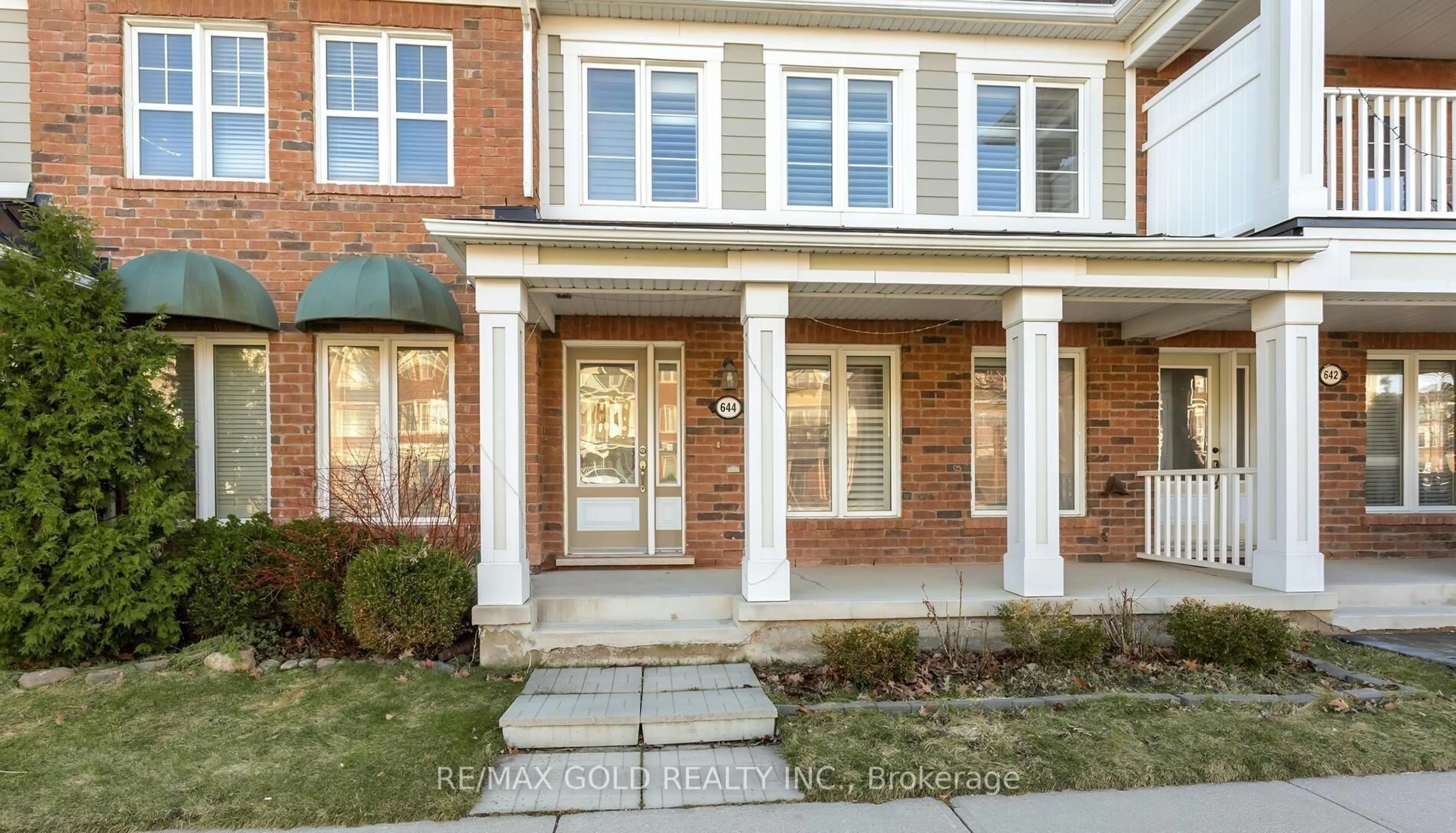 Home with brick exterior material, street for 644 Scott Blvd, Milton Ontario L9T 0P2