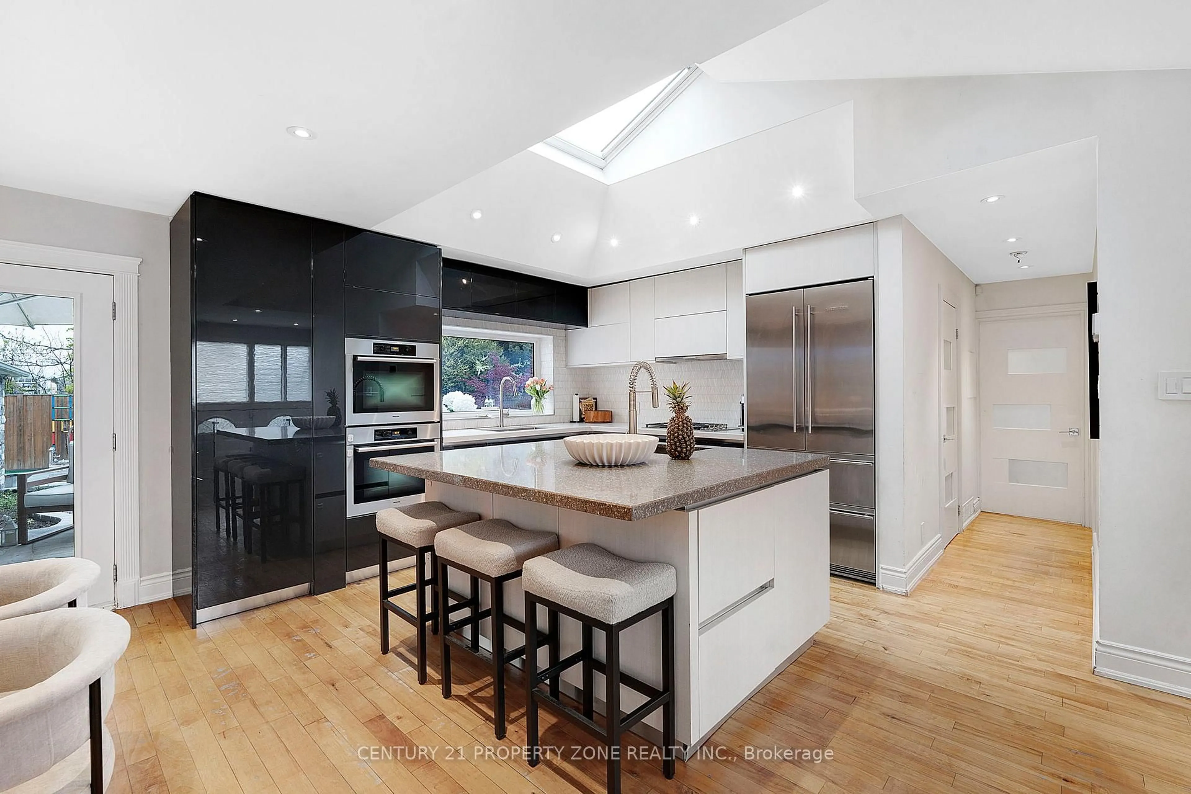 Contemporary kitchen, unknown for 547 Pinegrove Rd, Oakville Ontario L6K 2C2