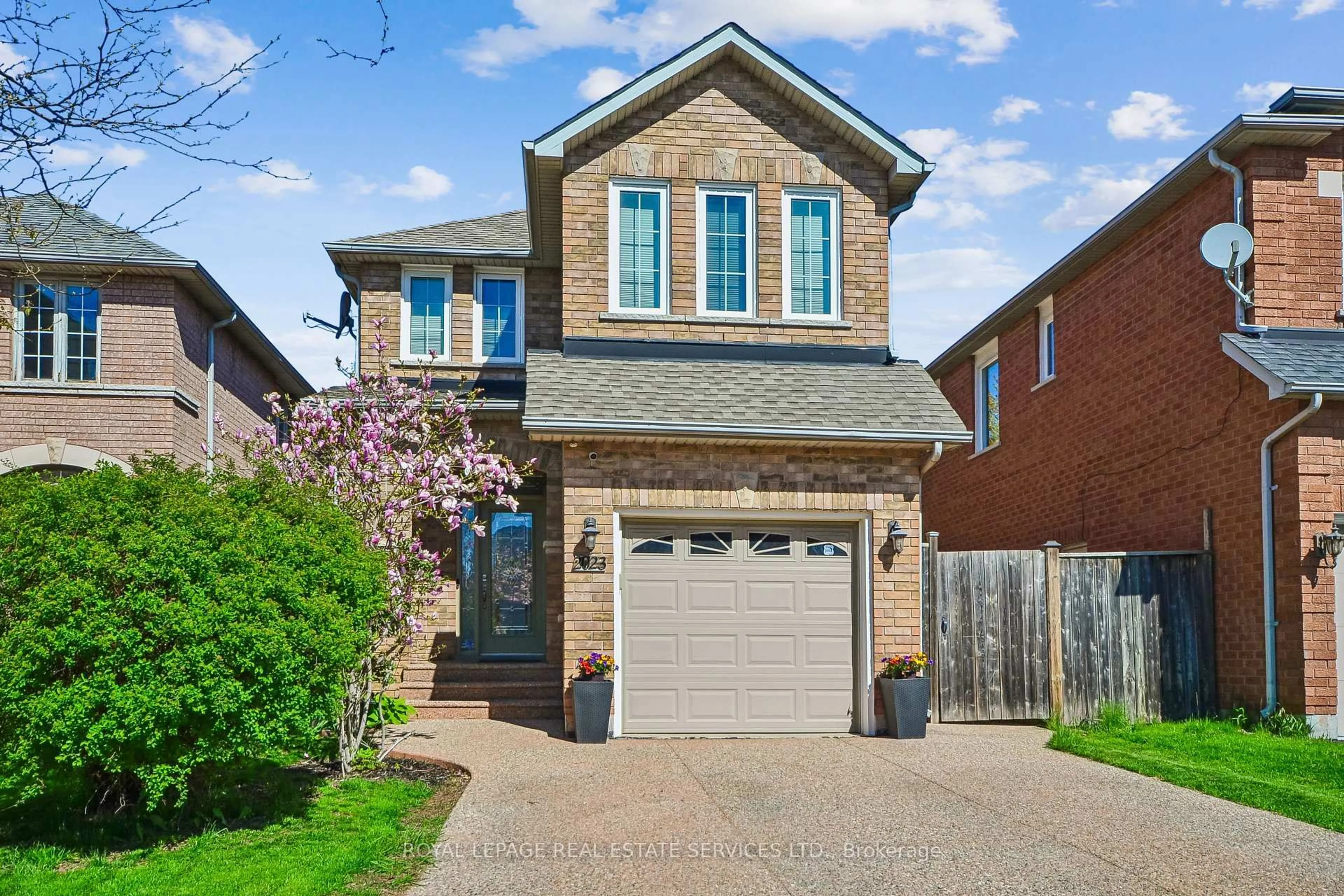 Home with brick exterior material, street for 2023 Shady Glen Rd, Oakville Ontario L6M 3T4