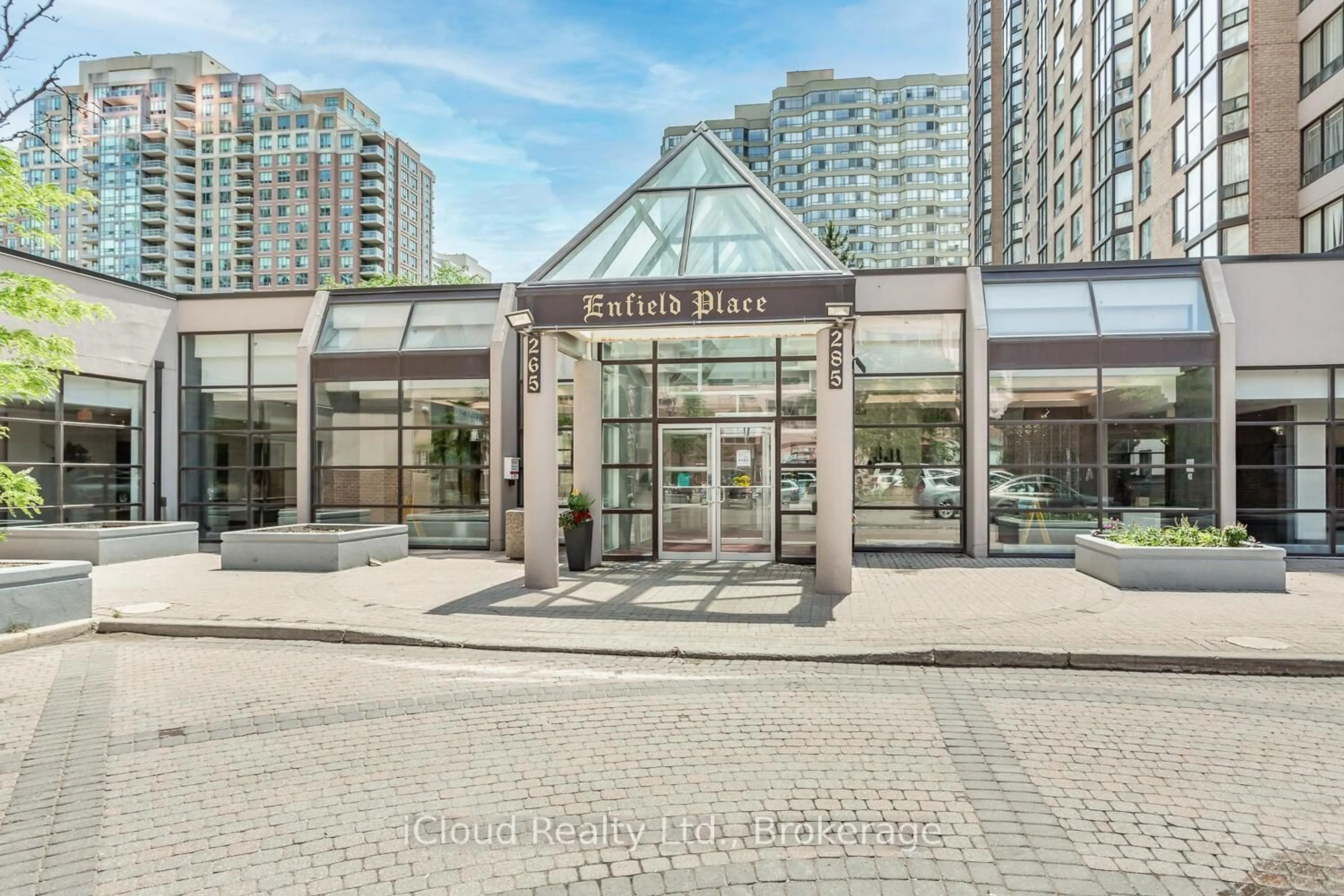 Indoor foyer for 285 Enfield Pl #2111, Mississauga Ontario L5B 3Y6