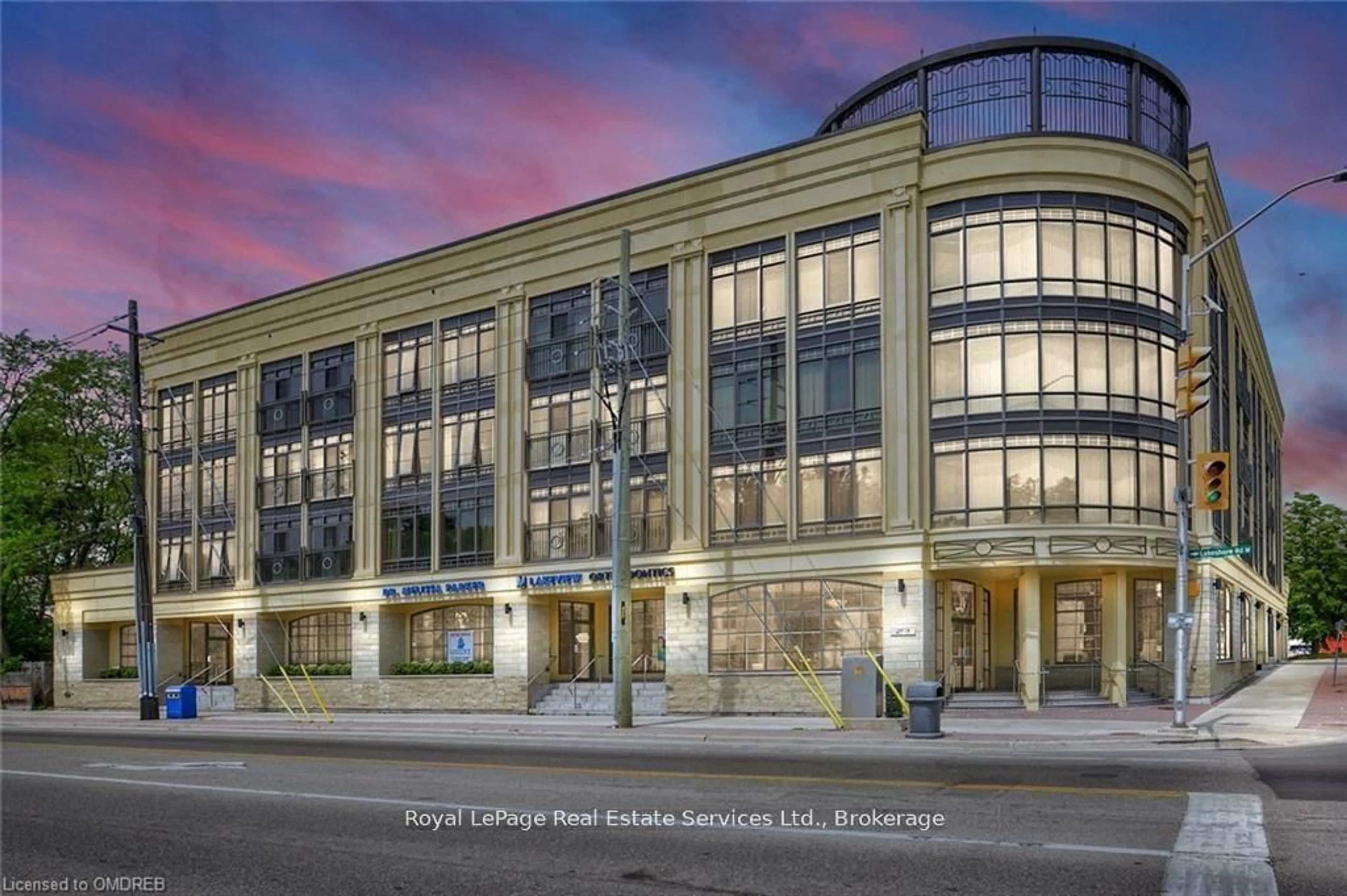 Indoor foyer for 205 Lakeshore Rd #407, Oakville Ontario L6K 0H8