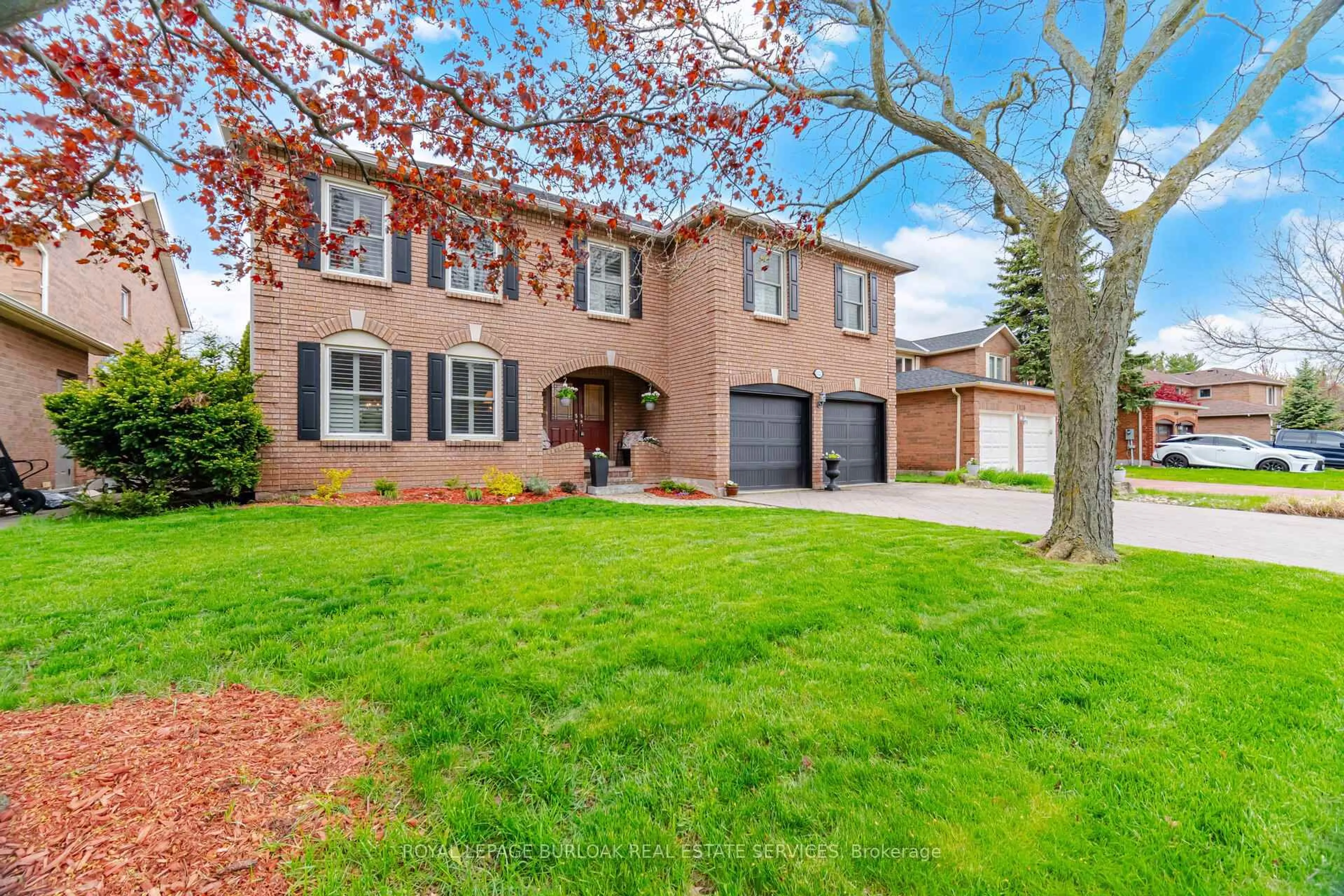 Home with brick exterior material, street for 1122 Berkshire Crt, Oakville Ontario L6M 2L6