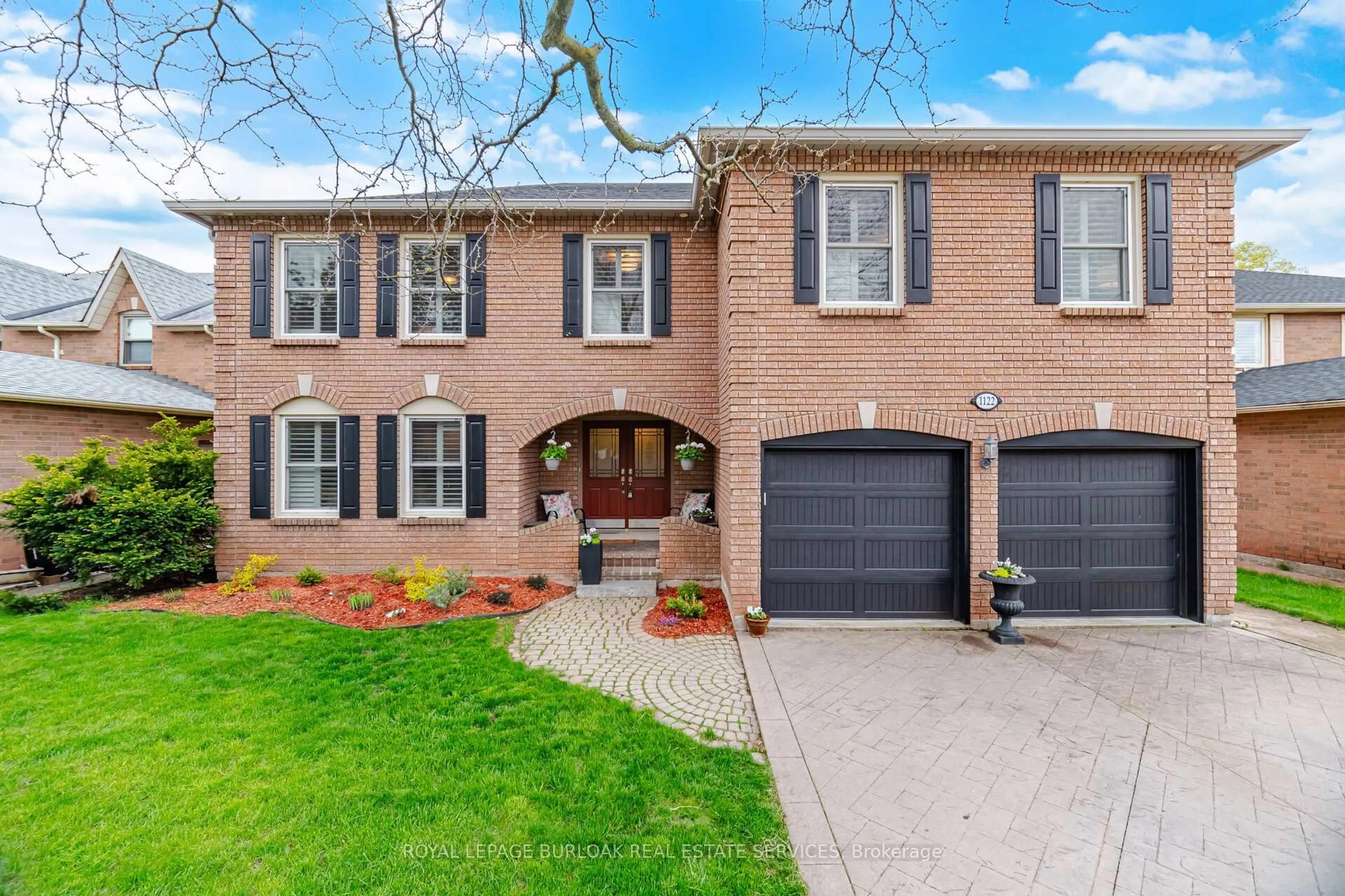 Home with brick exterior material, street for 1122 Berkshire Crt, Oakville Ontario L6M 2L6