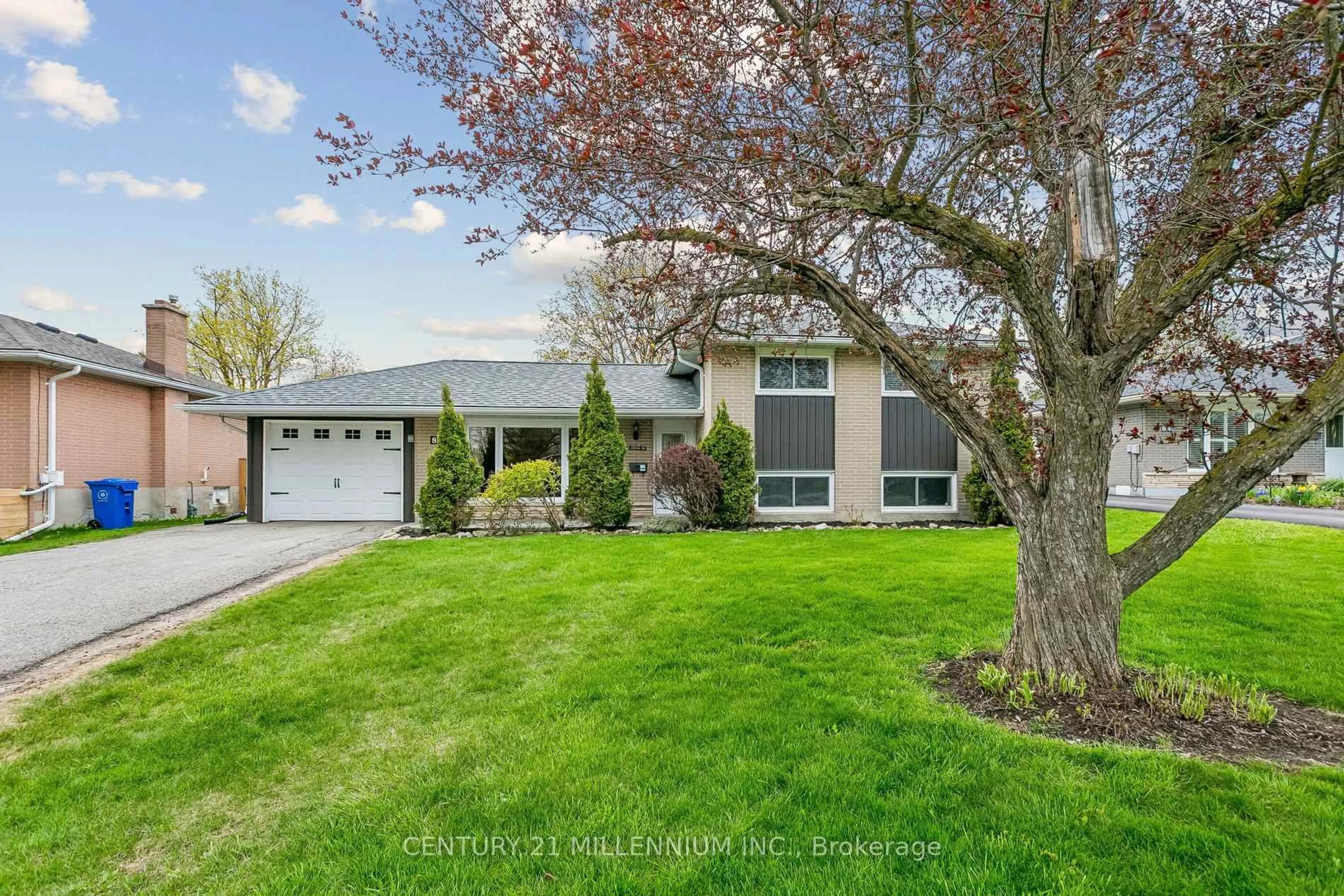 Home with vinyl exterior material, street for 86 Dawson Rd, Orangeville Ontario L9W 2W6