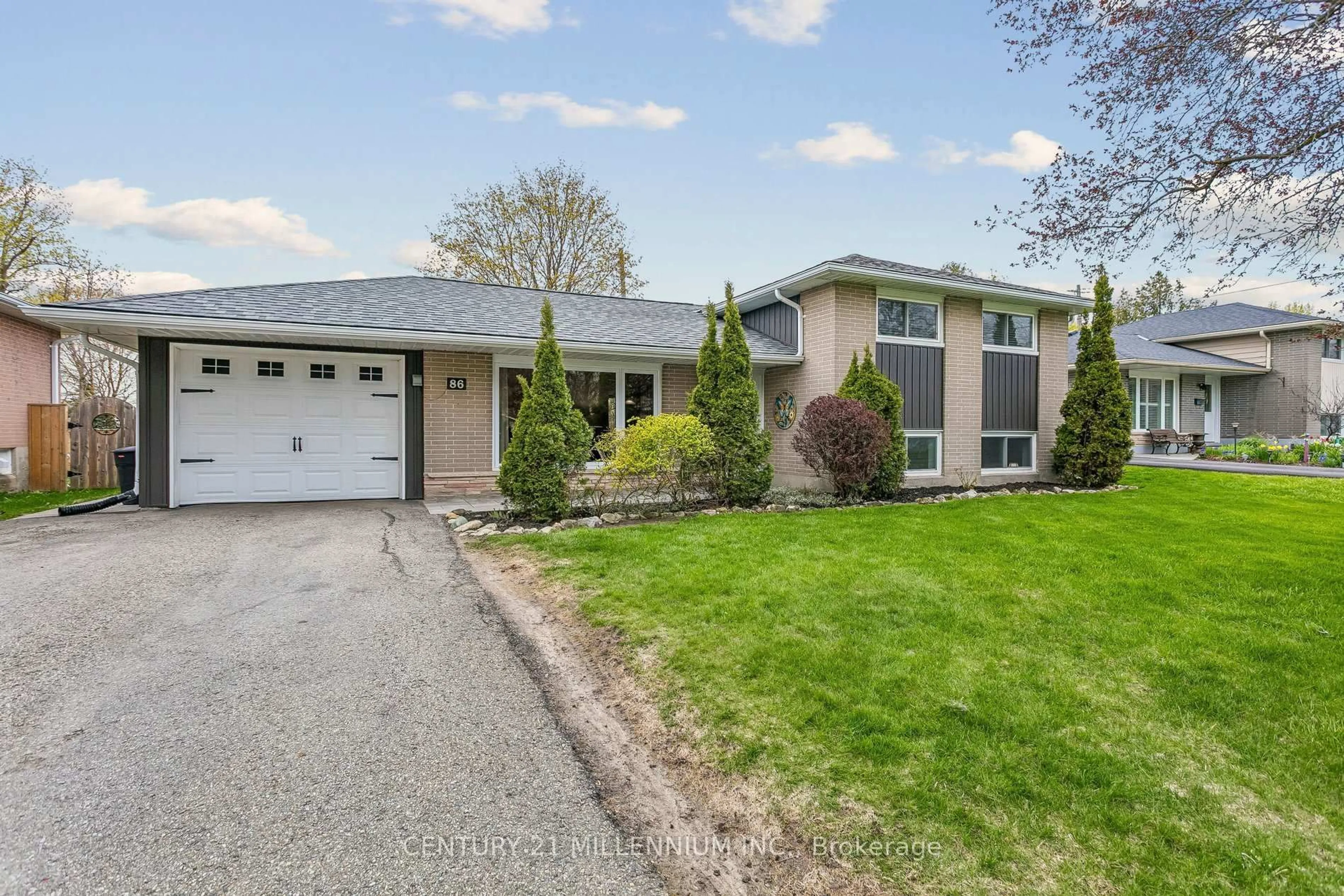 Home with vinyl exterior material, street for 86 Dawson Rd, Orangeville Ontario L9W 2W6