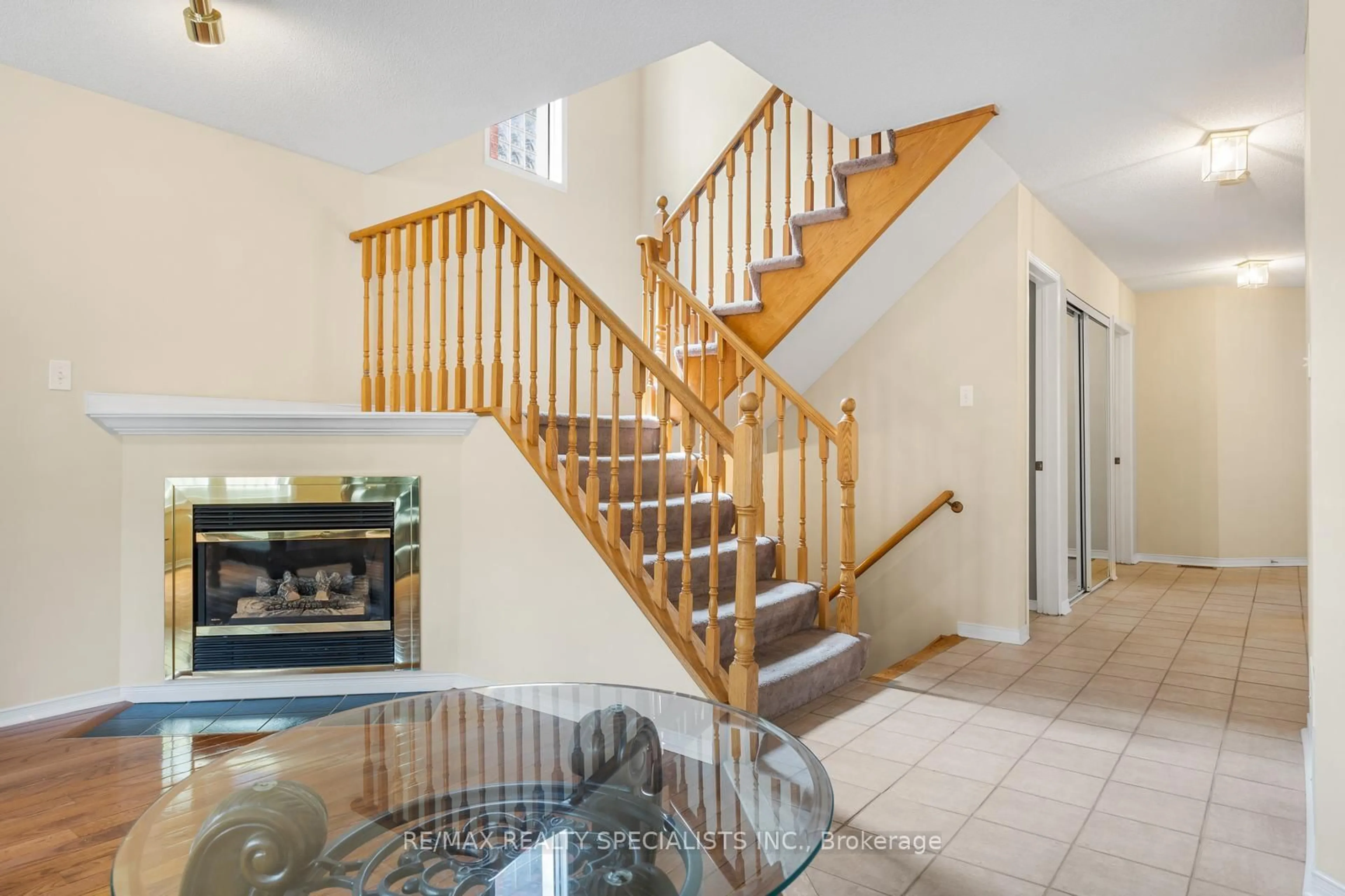 Stairs for 3804 Periwinkle Cres, Mississauga Ontario L5N 6W8