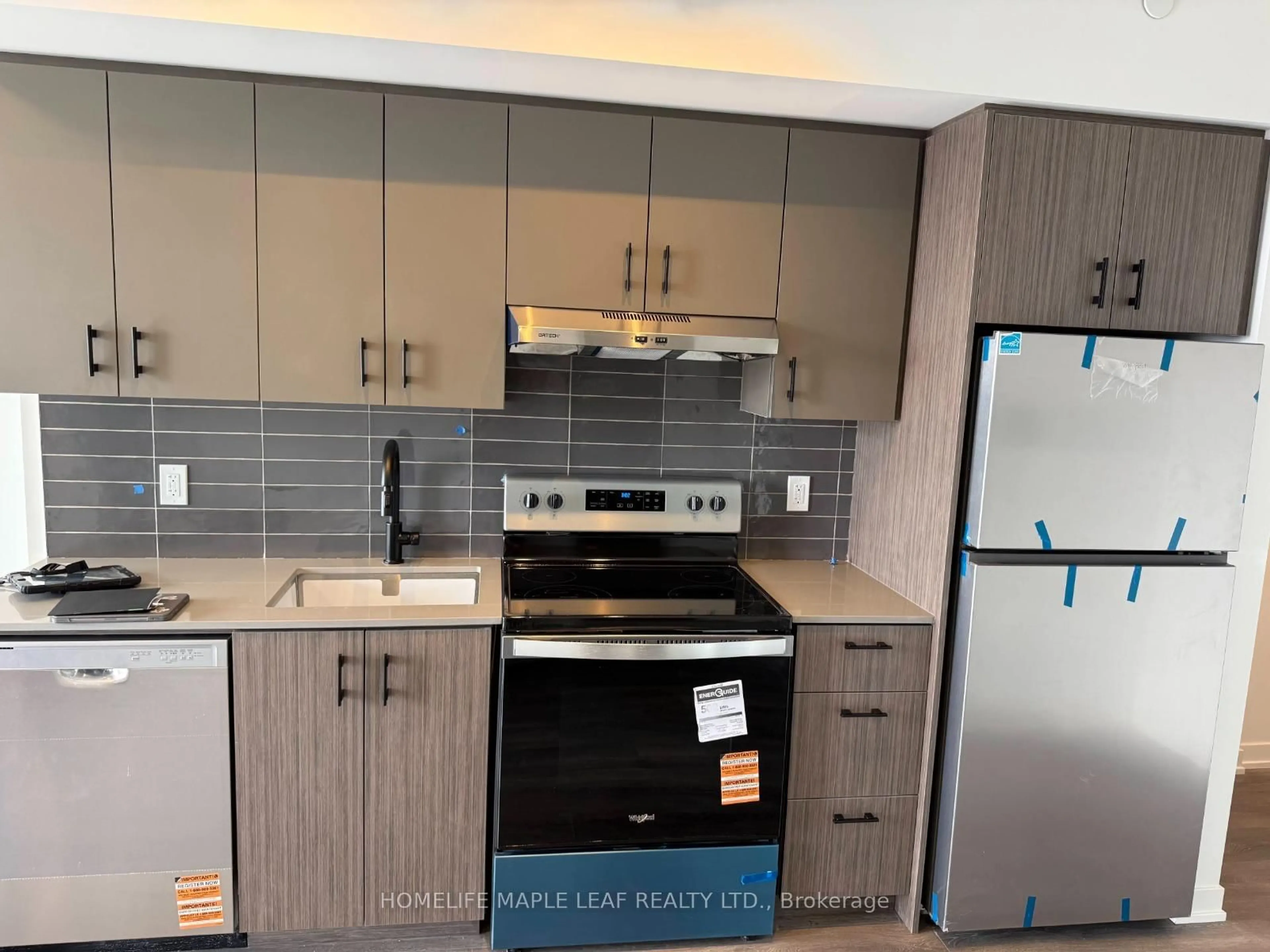 Standard kitchen, unknown for 4878 Power Common #1002, Burlington Ontario L7M 0W7