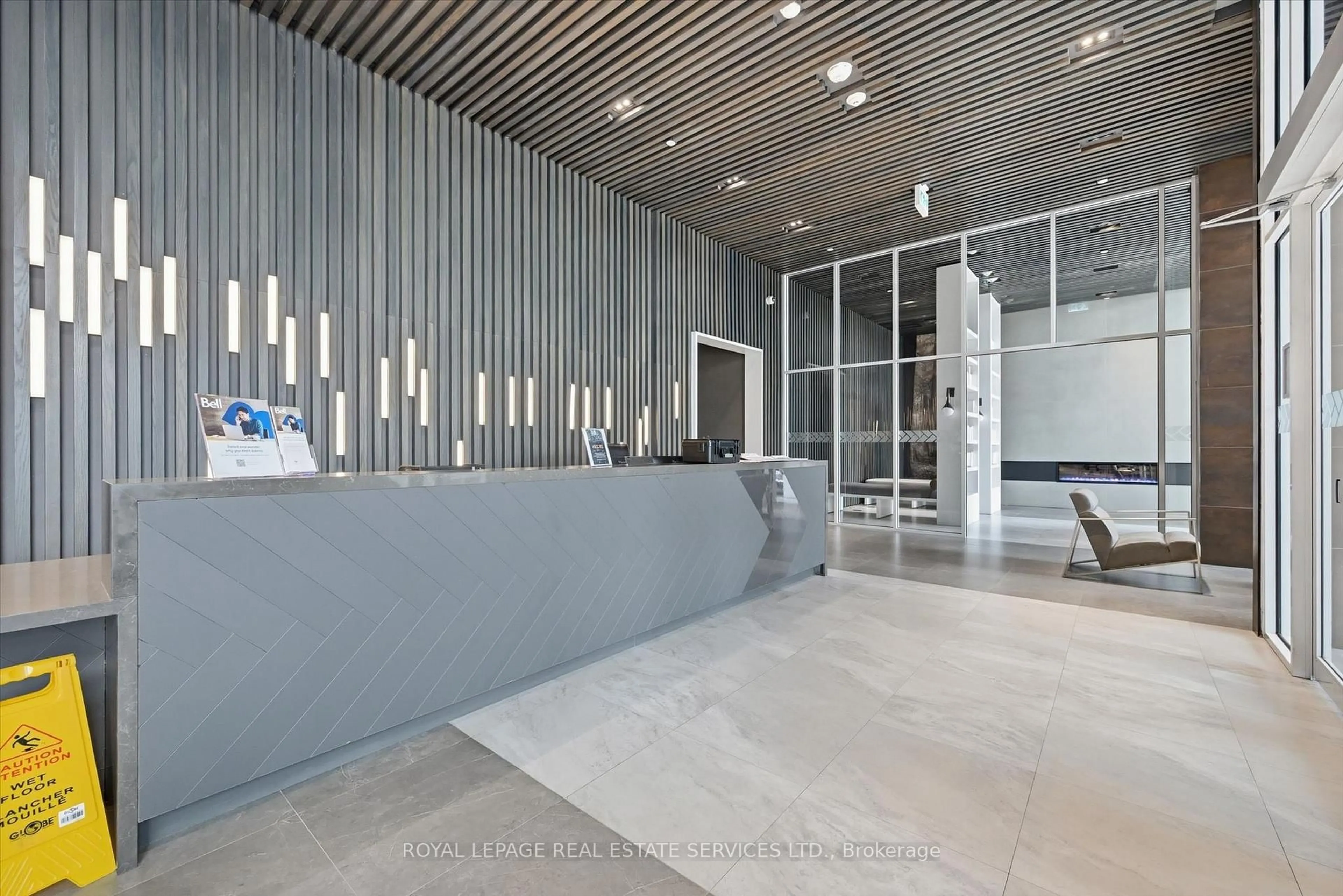Indoor foyer for 2485 Taunton Rd #726, Oakville Ontario L6H 3R8