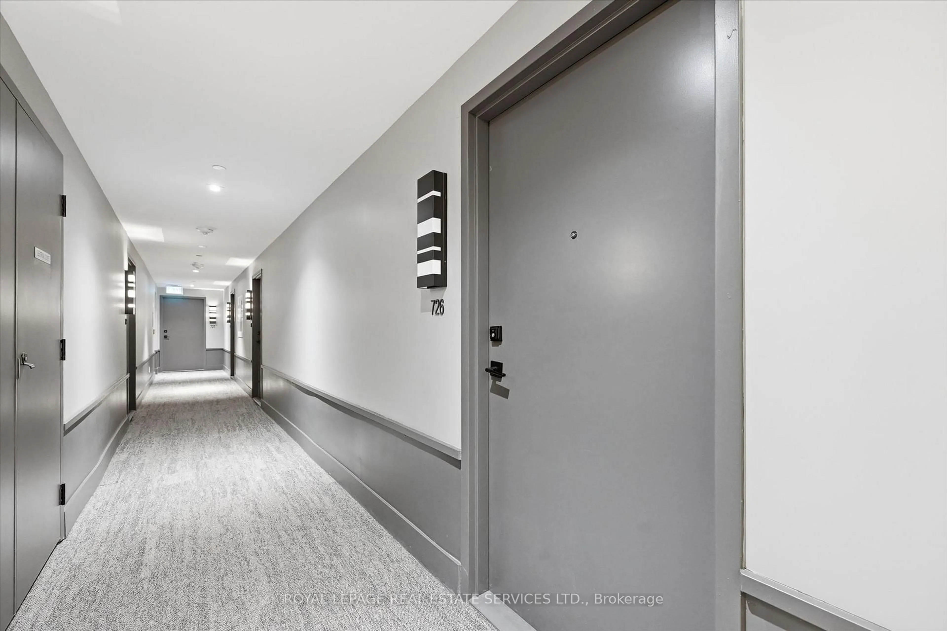 Indoor foyer for 2485 Taunton Rd #726, Oakville Ontario L6H 3R8
