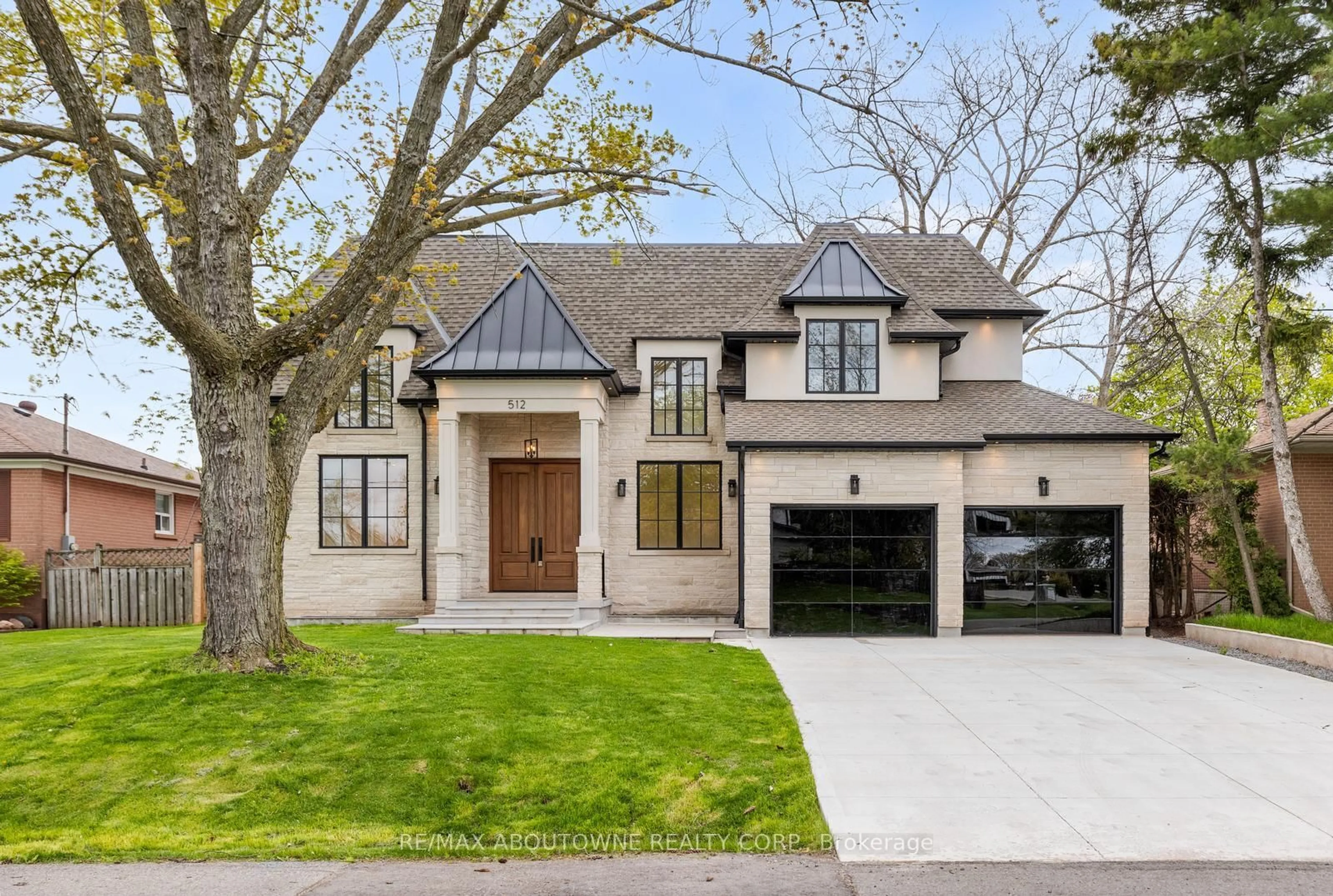 Home with brick exterior material, street for 512 Weynway Crt, Oakville Ontario L6L 4G7