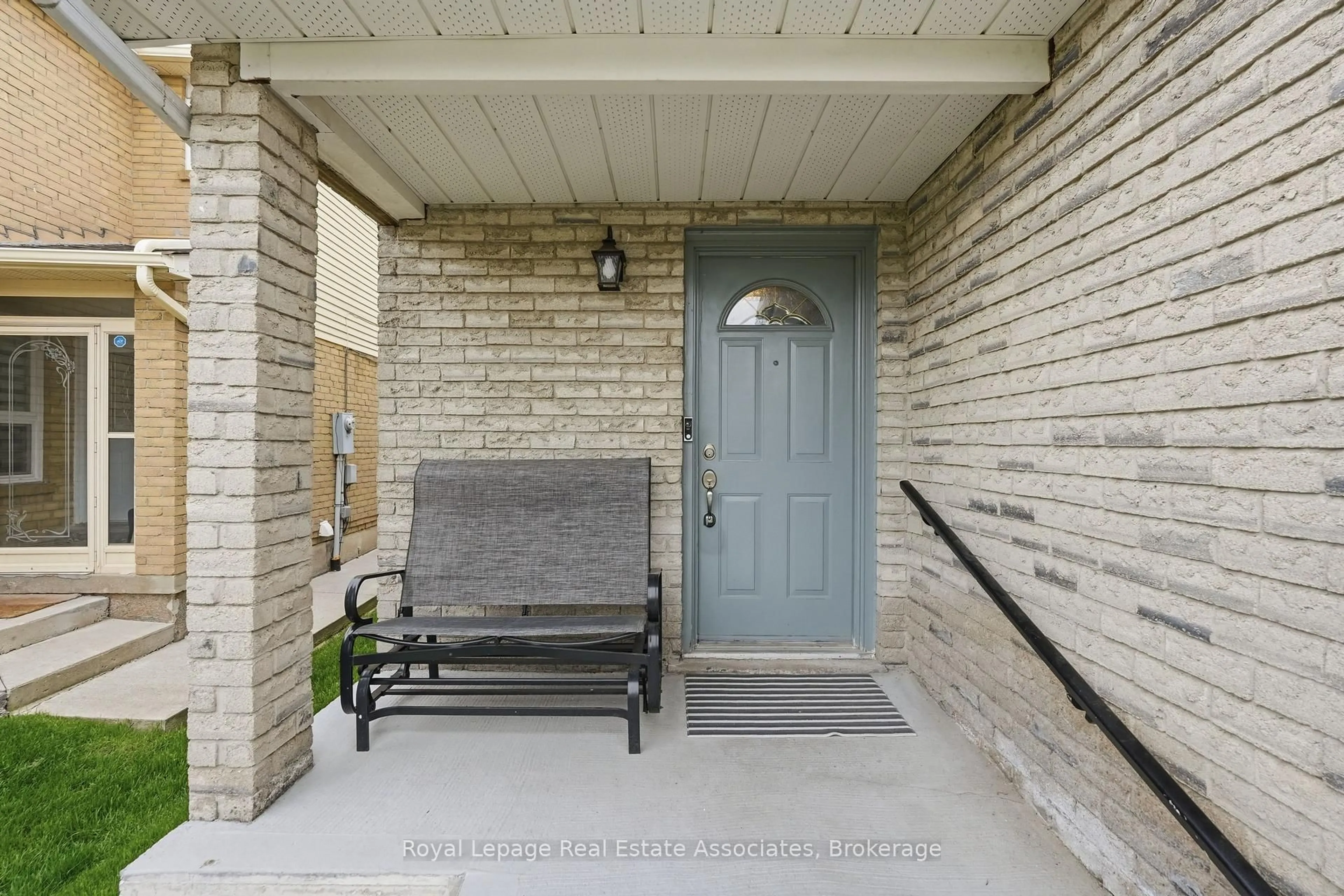 Unknown for 8 Sparrow Crt, Brampton Ontario L6Y 3P3