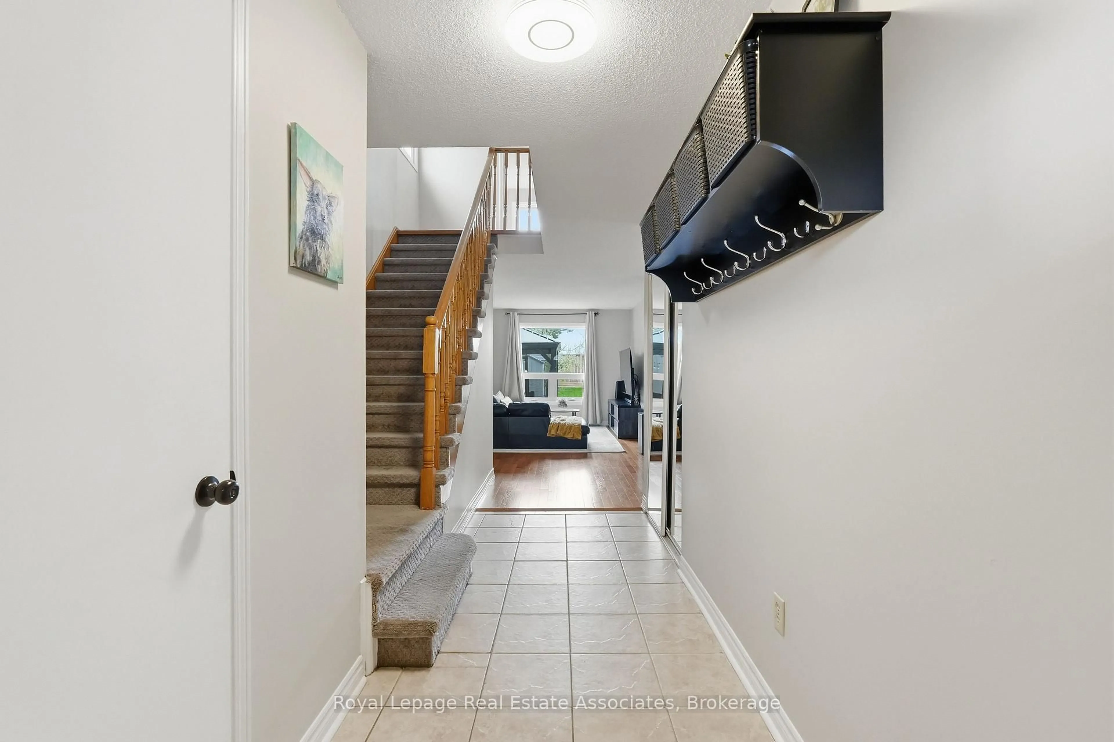 Indoor entryway for 8 Sparrow Crt, Brampton Ontario L6Y 3P3