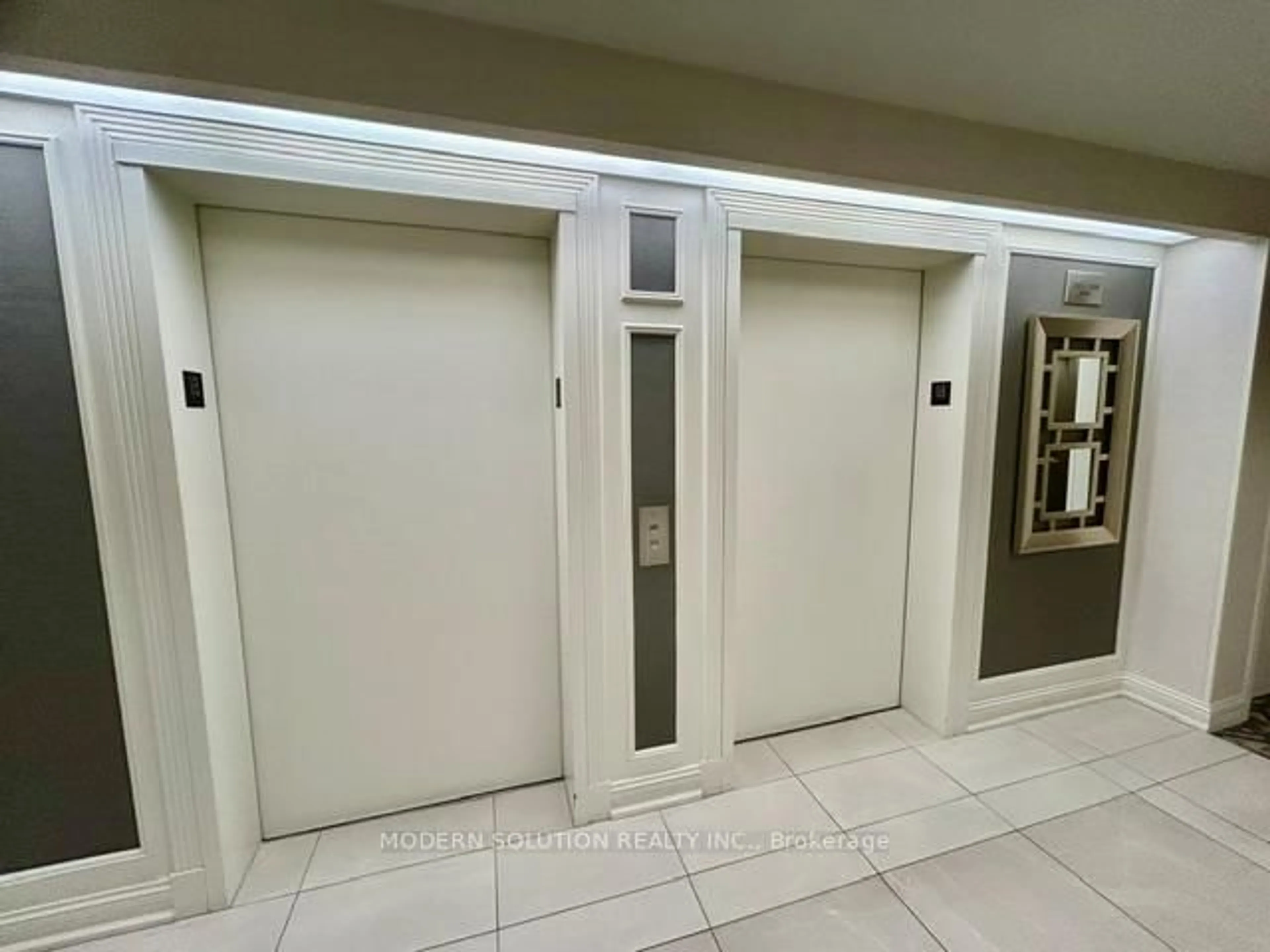 Indoor foyer for 35 Kingsbridge Garden Circ #1804, Mississauga Ontario L5R 3Z5