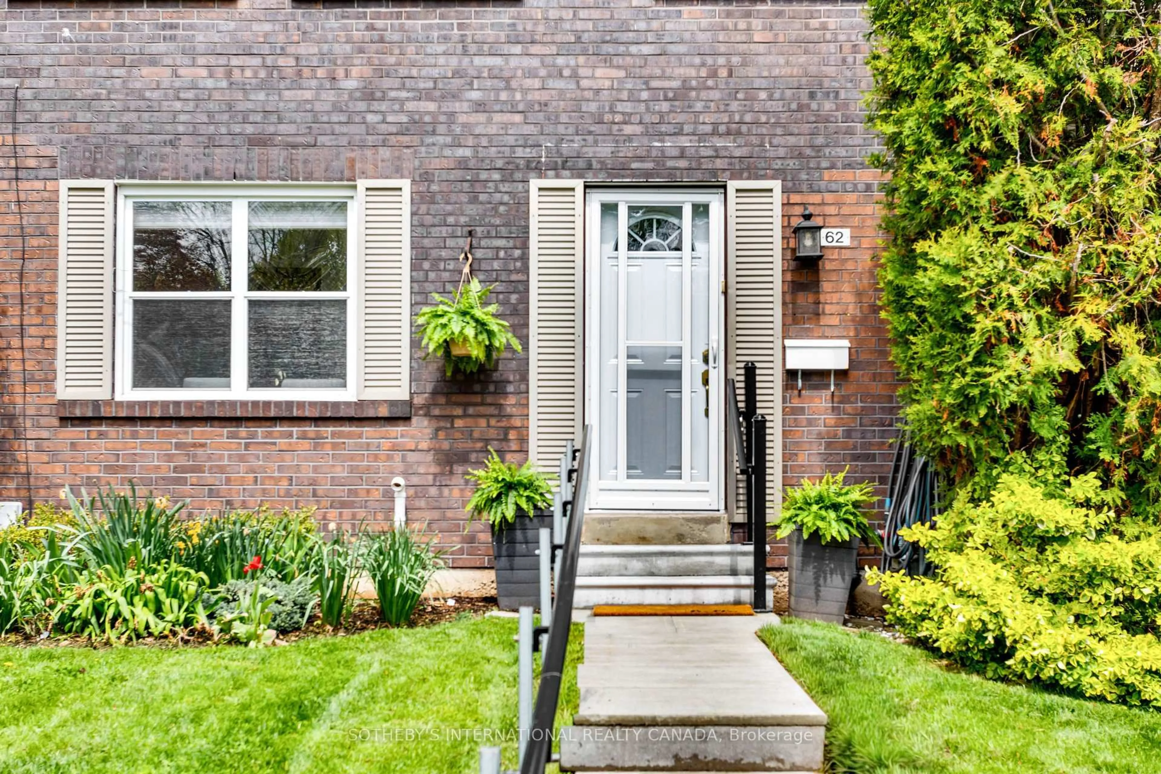 Home with brick exterior material, street for 2825 Gananoque Dr #62, Mississauga Ontario L5N 1V6