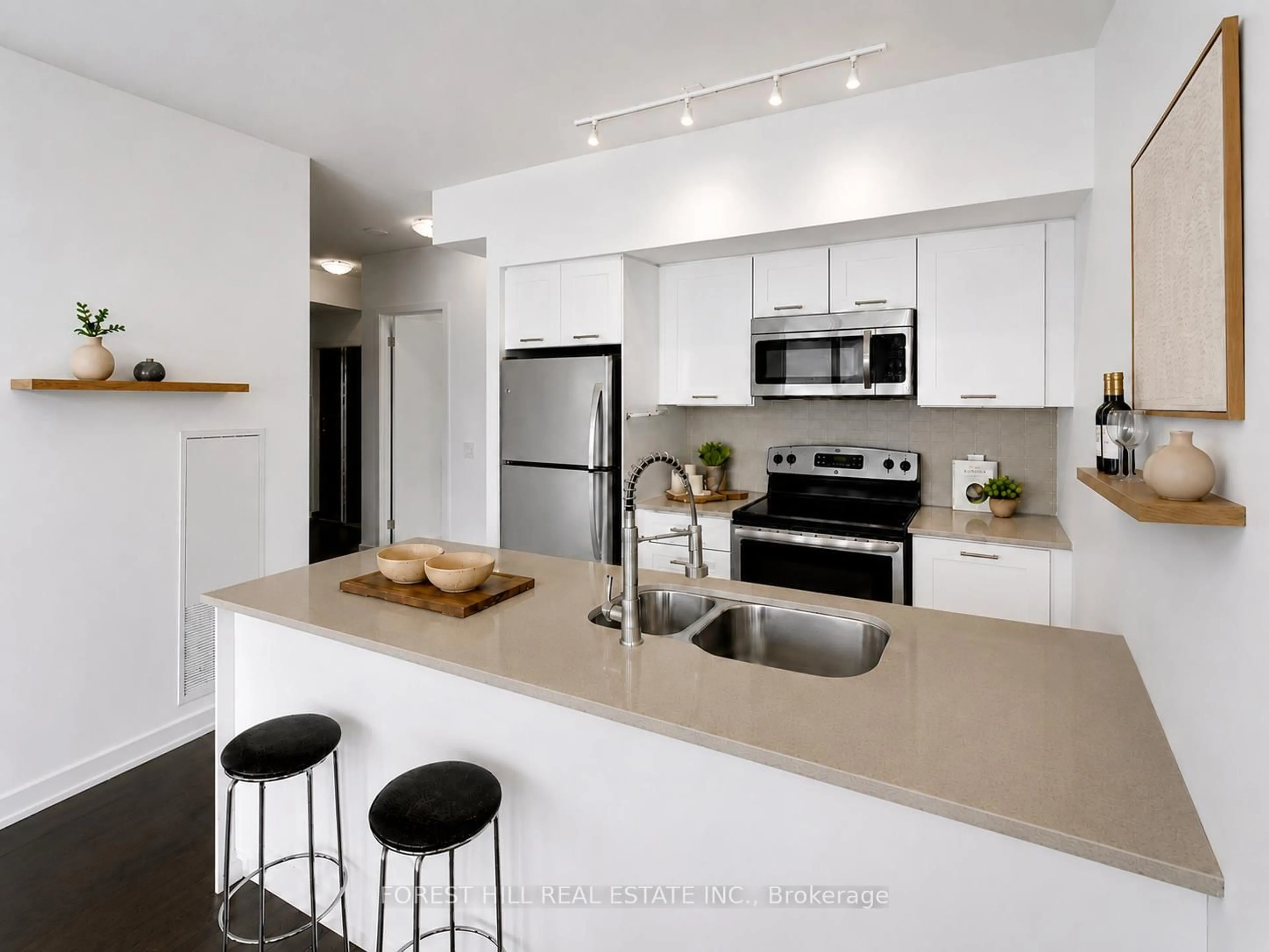 Open concept kitchen, unknown for 2212 Lake Shore Blvd #1603, Toronto Ontario M8V 0C2
