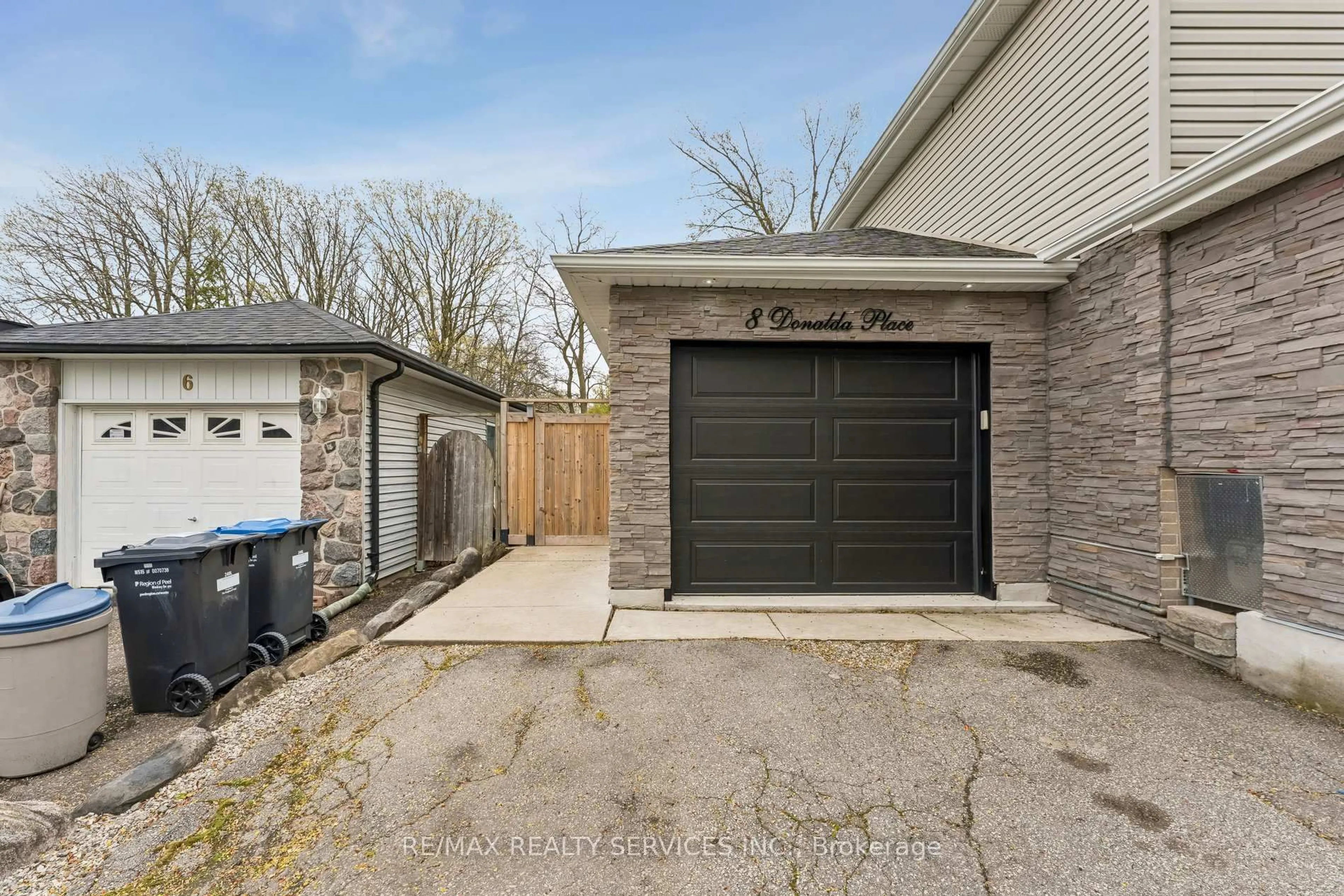 Unknown for 8 Donalda Pl, Brampton Ontario L6T 1S4