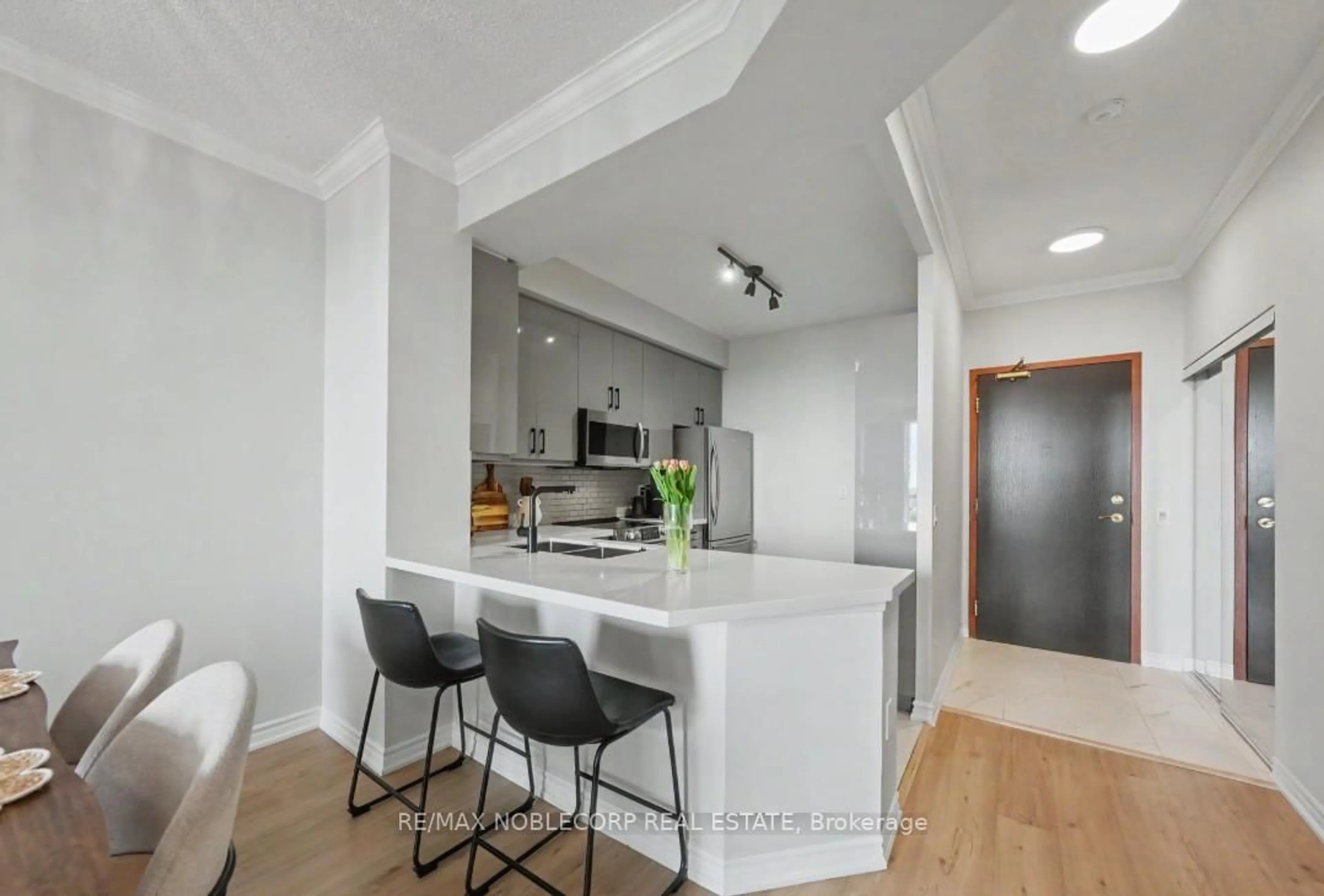 Open concept kitchen, unknown for 1 Belvedere Crt #709, Brampton Ontario L6V 4M6