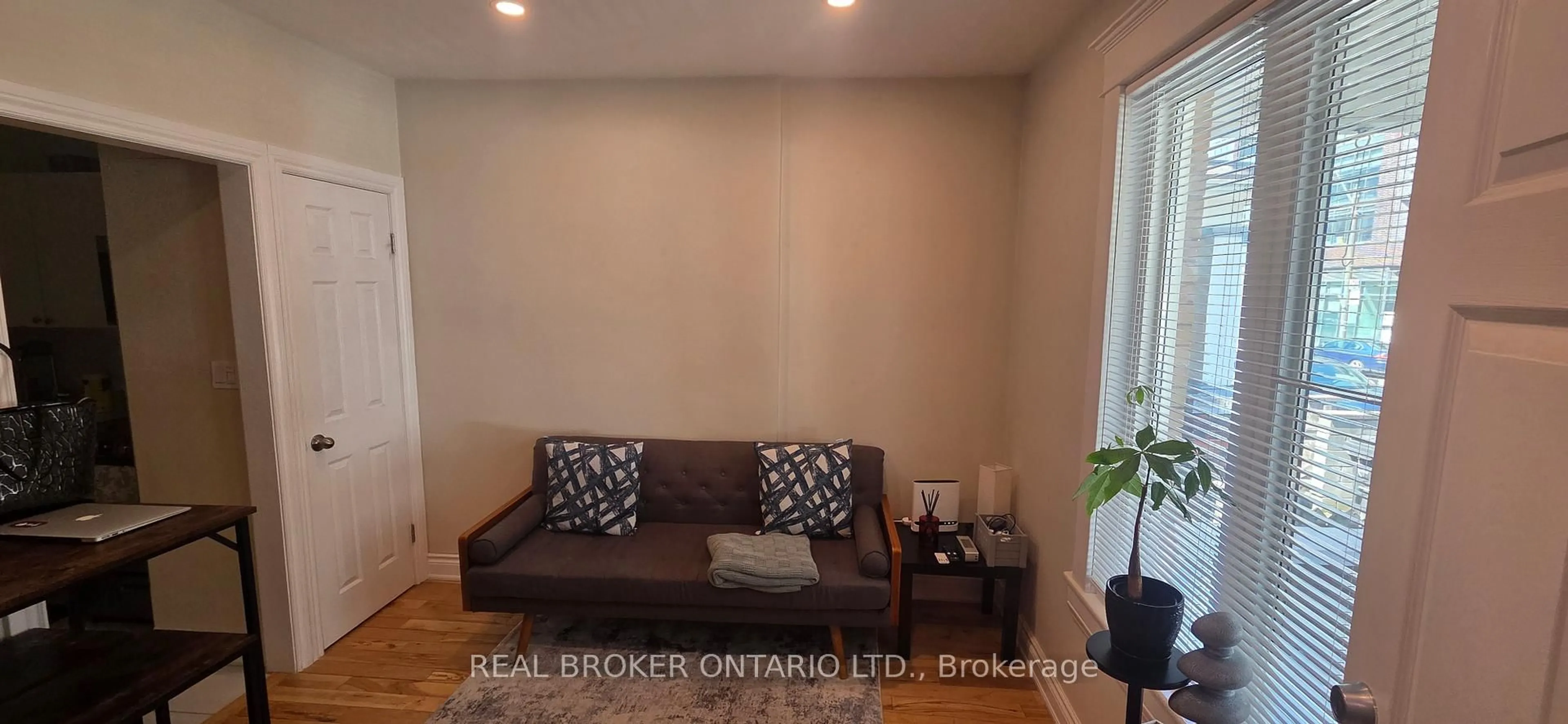 Living room with furniture, unknown for 17 Howard Park Ave, Toronto Ontario M6R 1V3