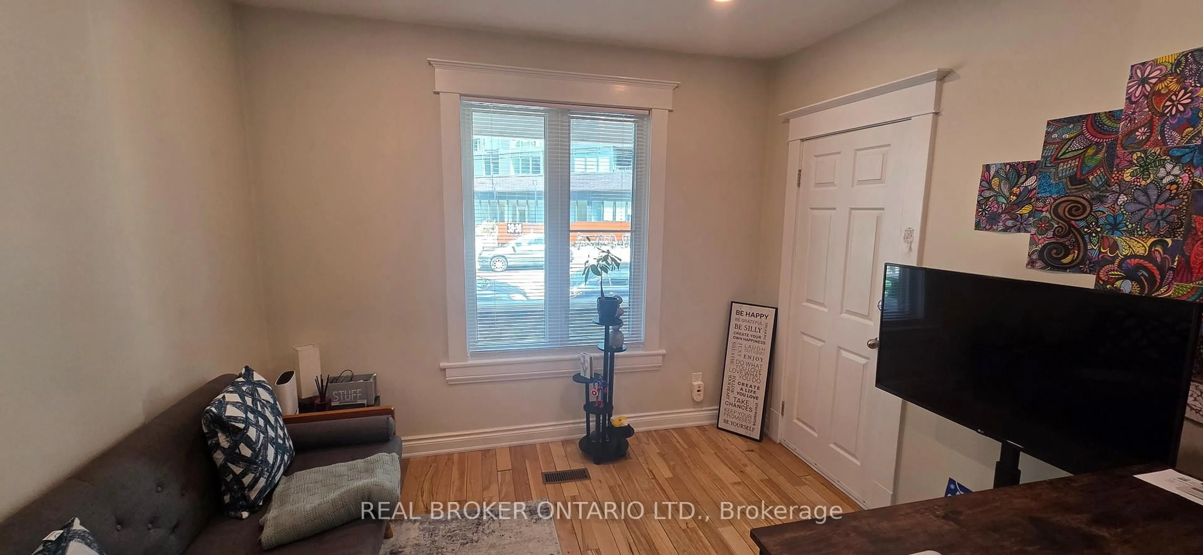 Indoor entryway for 17 Howard Park Ave, Toronto Ontario M6R 1V3