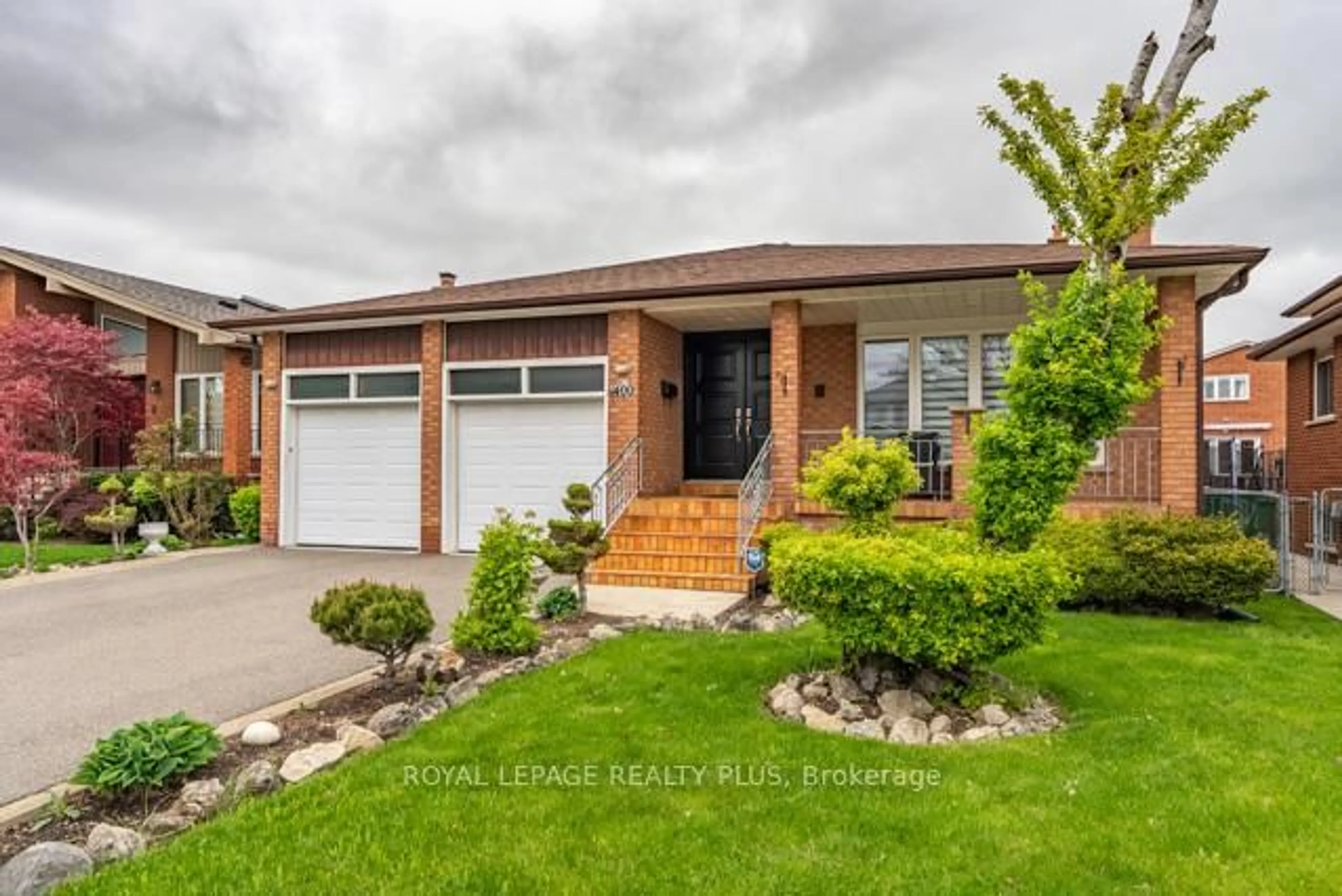 Home with brick exterior material, street for 1400 Bough Beeches Blvd, Mississauga Ontario L4W 3B5