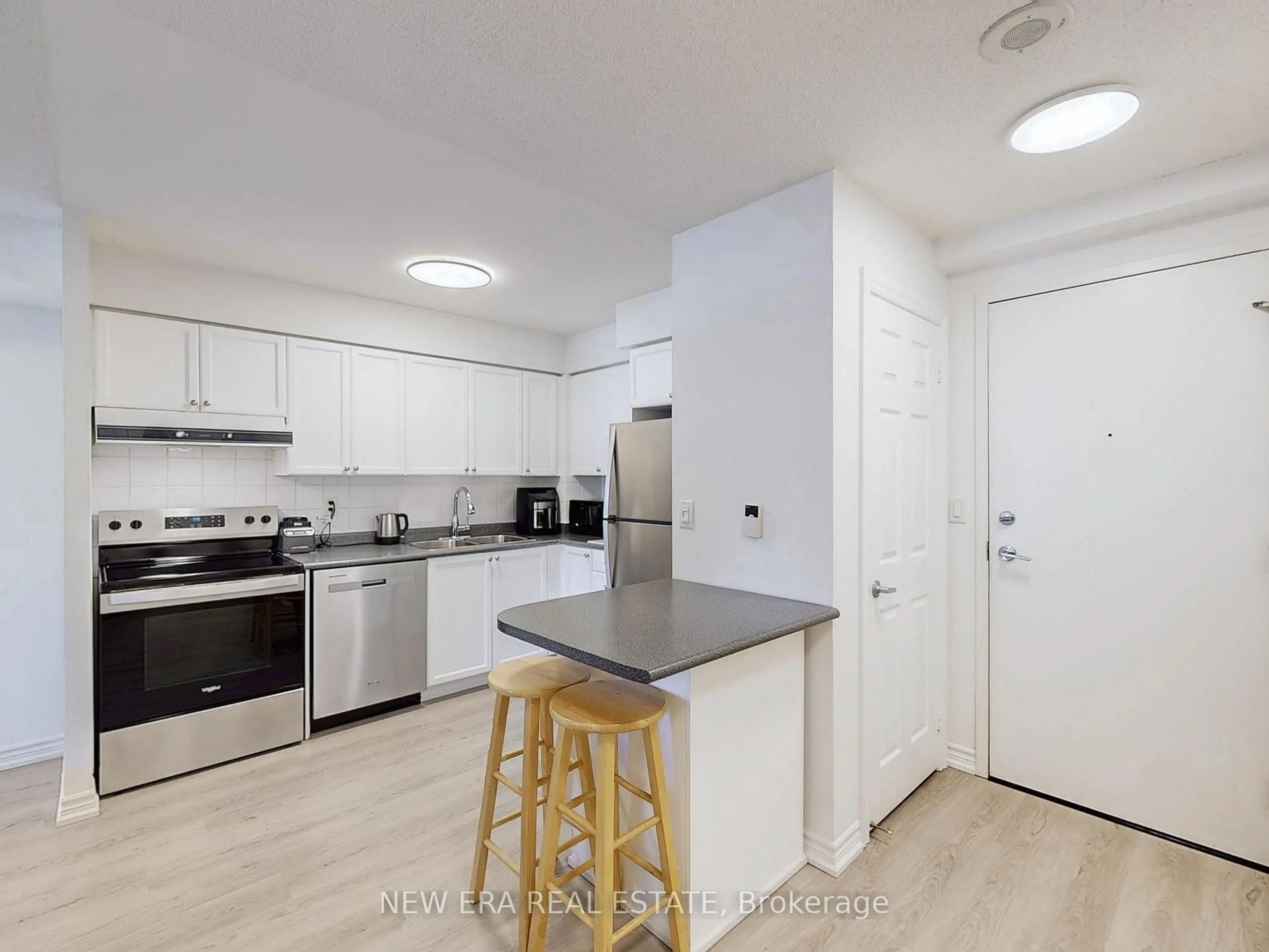 Standard kitchen, unknown for 3888 Duke Of York Blvd #923, Mississauga Ontario L5B 4P5
