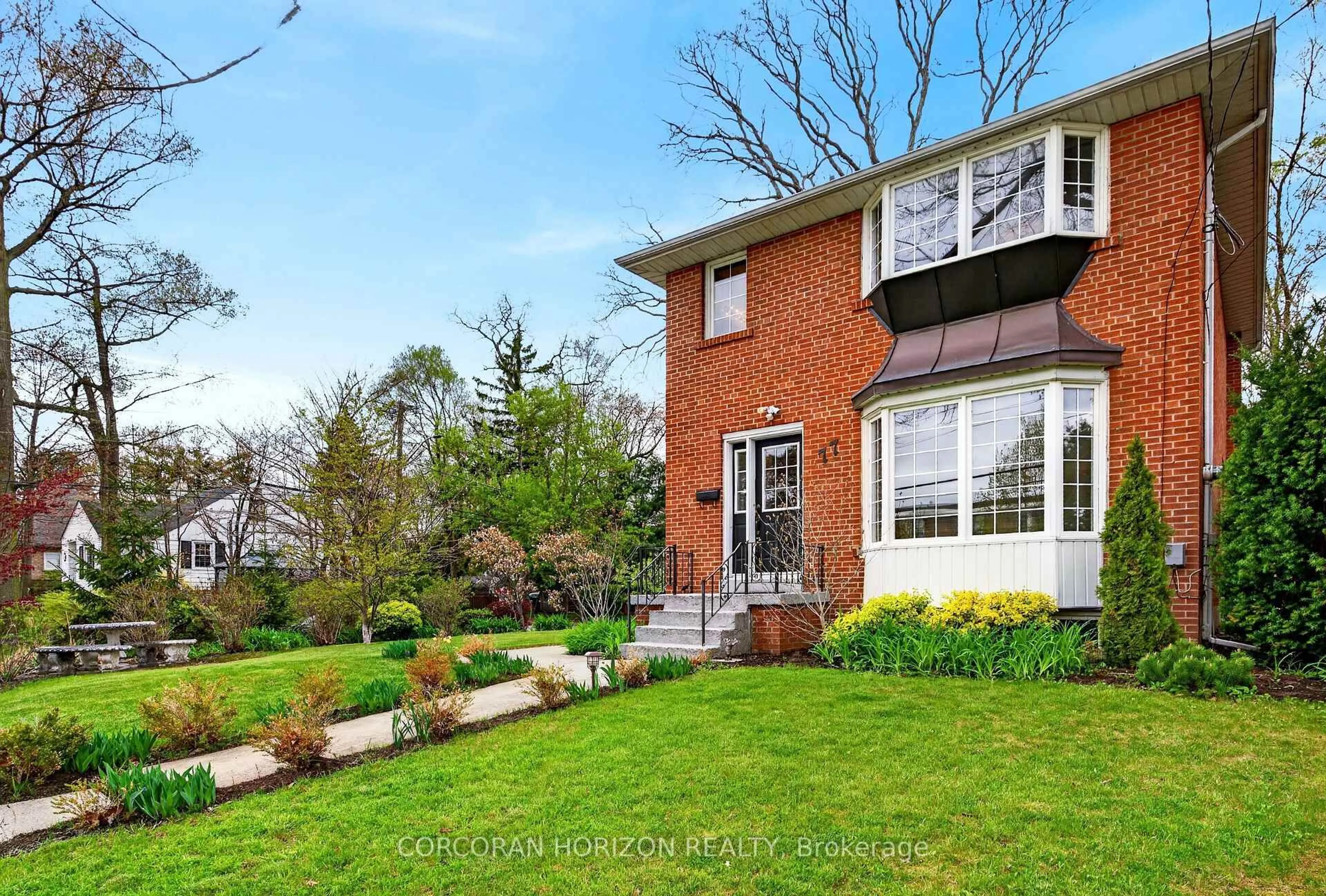 Home with brick exterior material, street for 77 Mineola Rd, Mississauga Ontario L5G 2E6