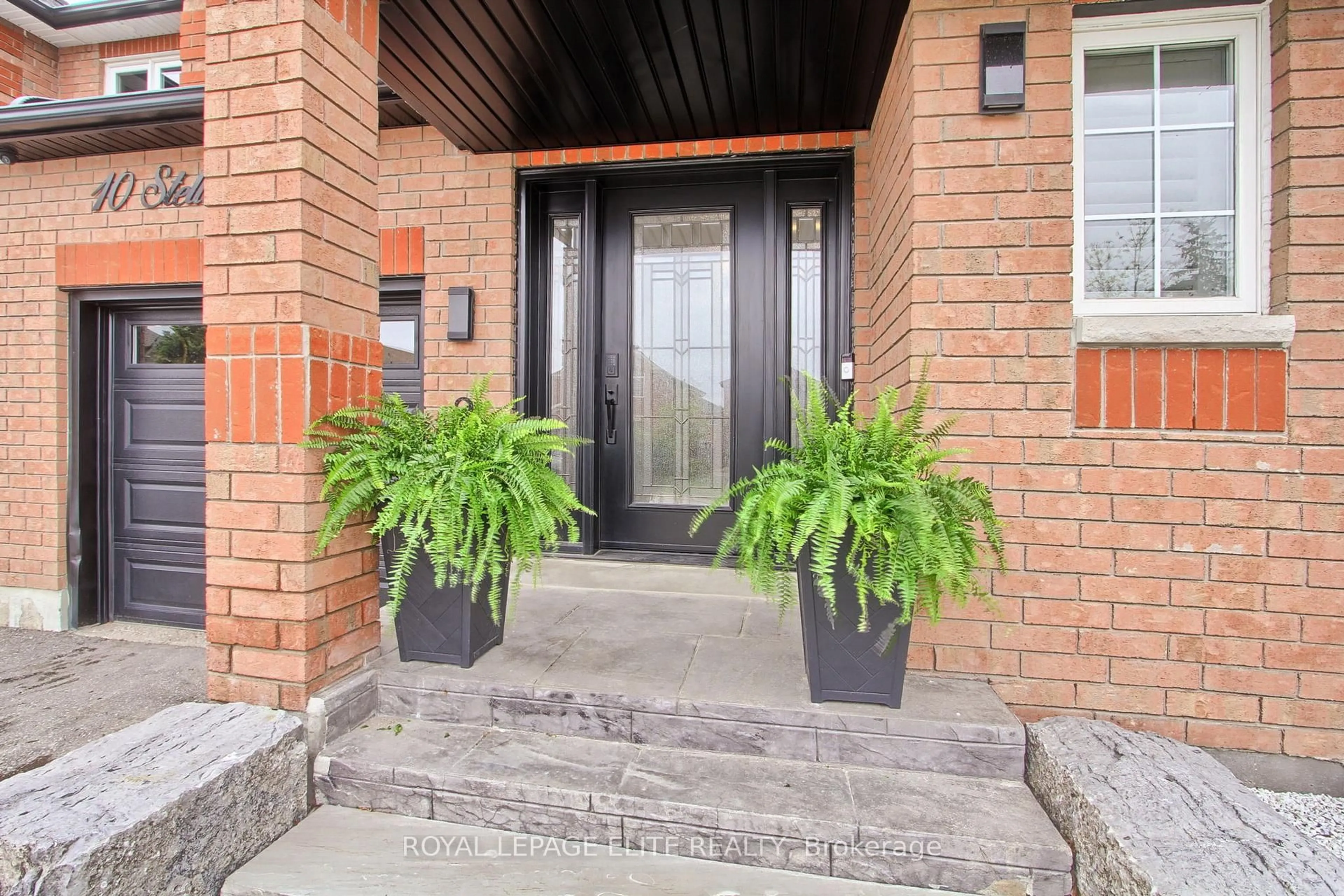 Indoor entryway for 10 Stella Cres, Caledon Ontario L7E 2C3