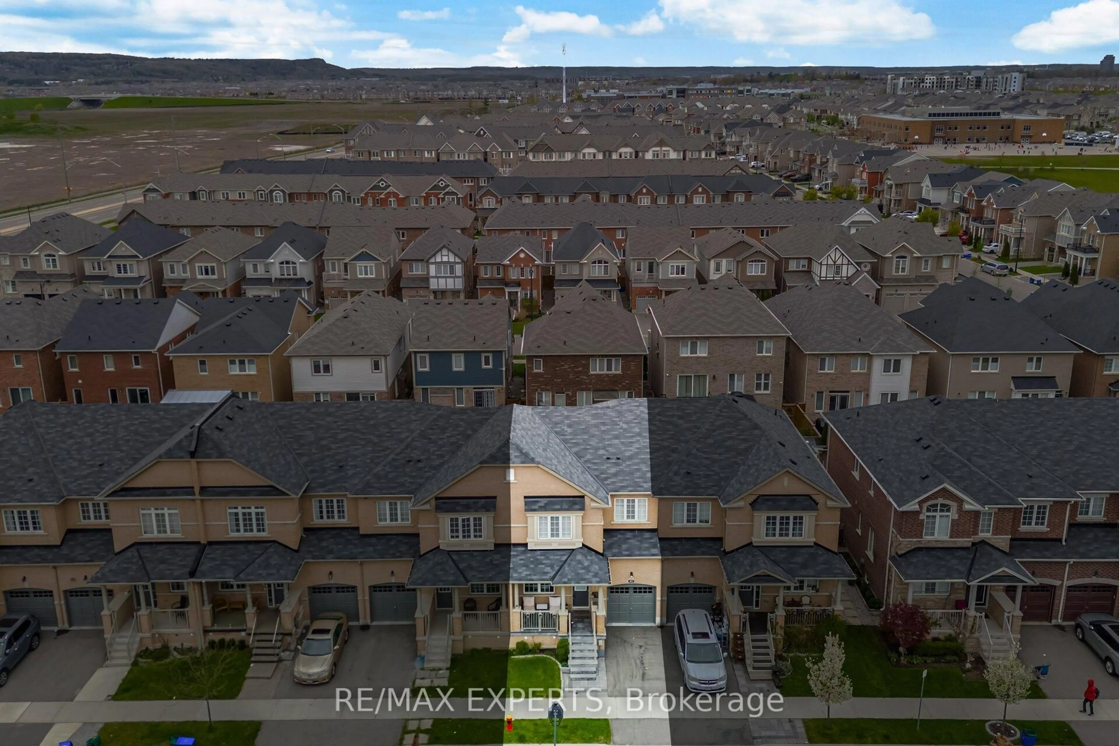 A pic from outside/outdoor area/front of a property/back of a property/a pic from drone, street for 64 Holbrook Crt, Milton Ontario L9E 1J1
