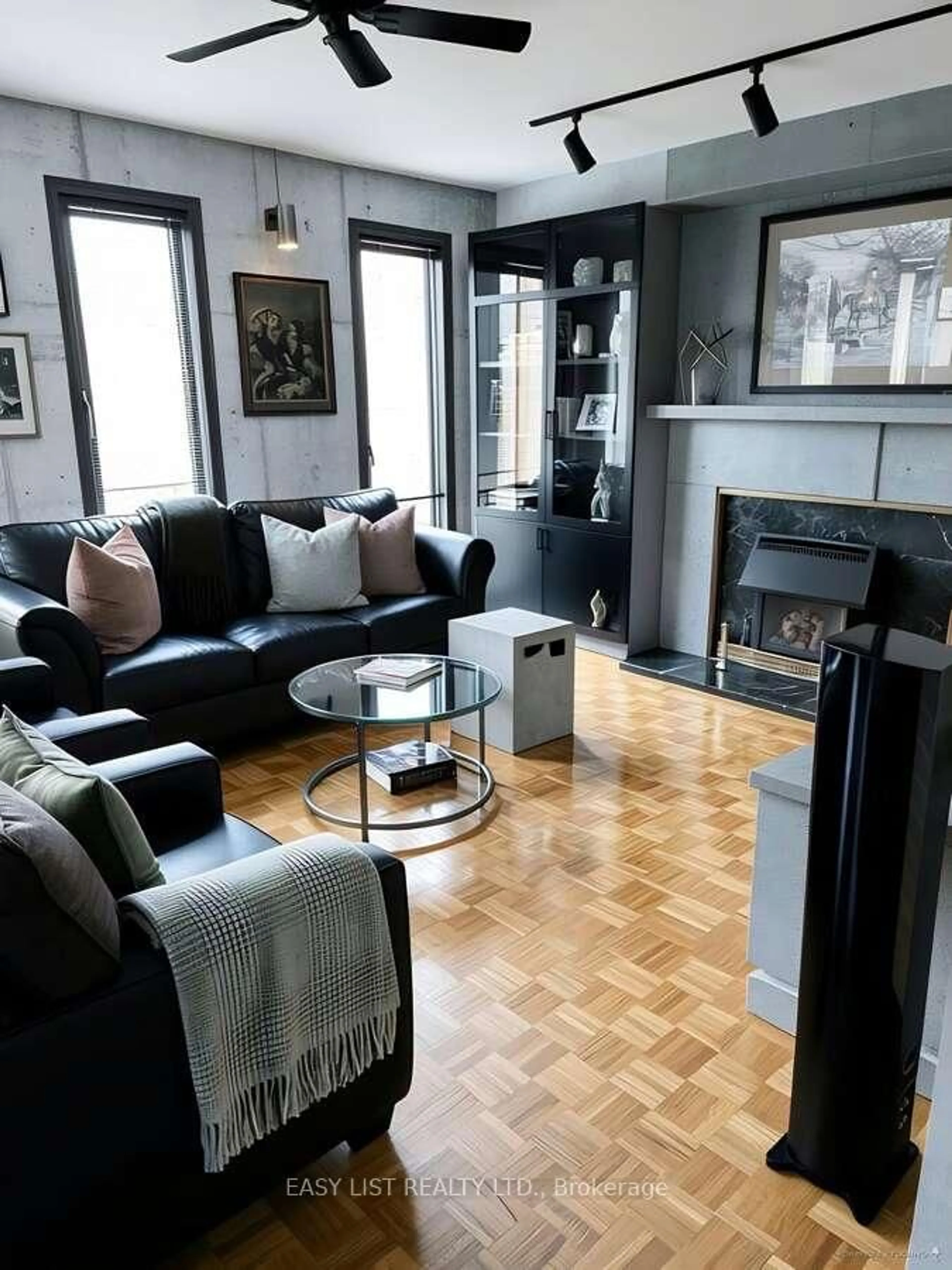 Living room with furniture, unknown for 24 Elmvale Cres, Toronto Ontario M9V 2B9